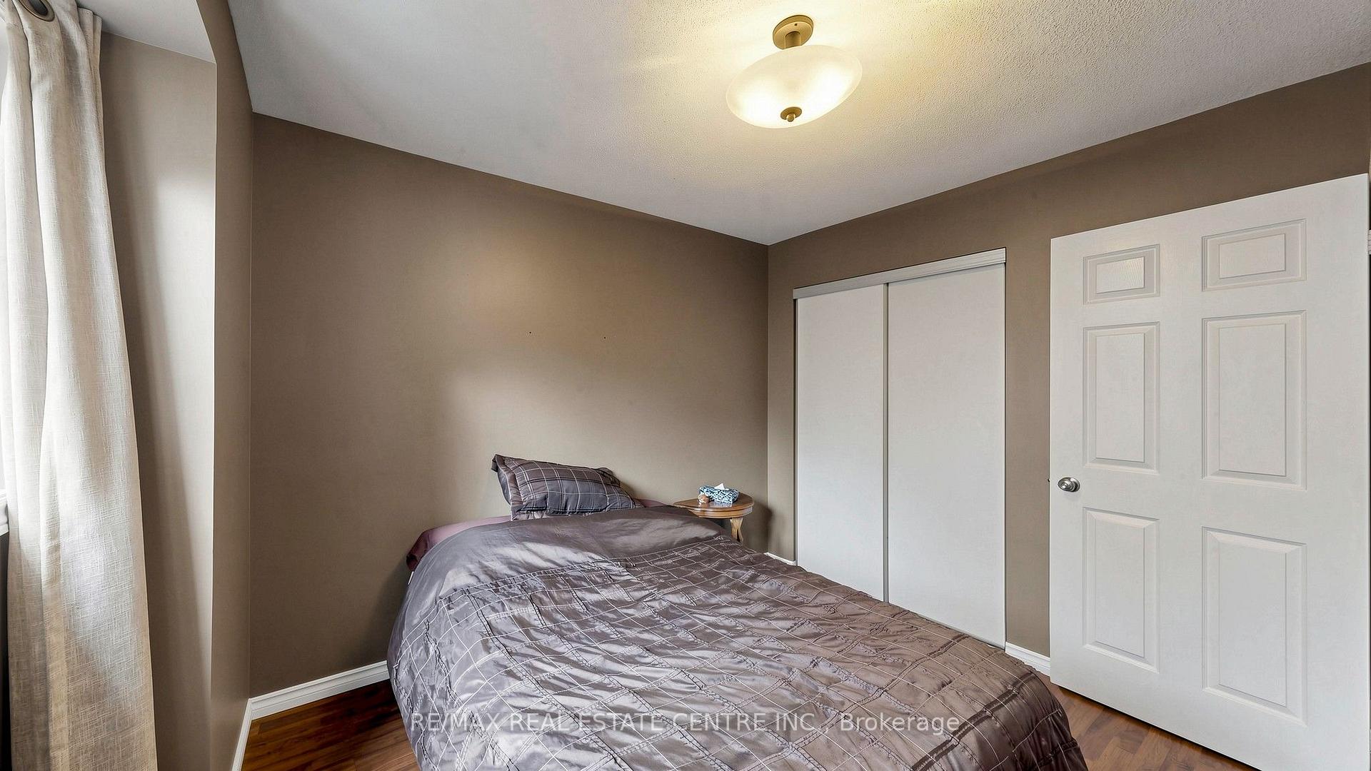 Photo 33 of Unit 3, 2215 Cleaver Avenue, Burlington, Headon — HOMEH