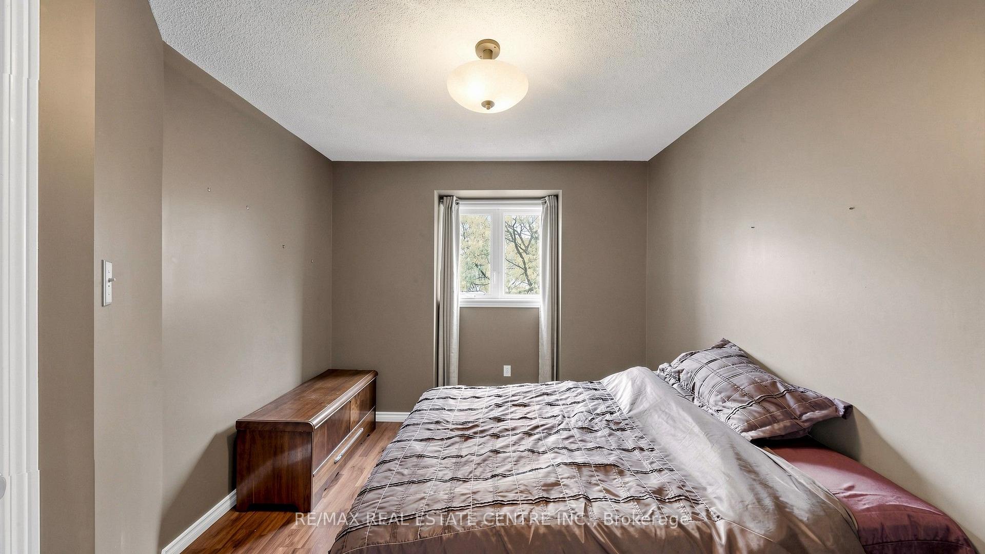 Photo 34 of Unit 3, 2215 Cleaver Avenue, Burlington, Headon — HOMEH