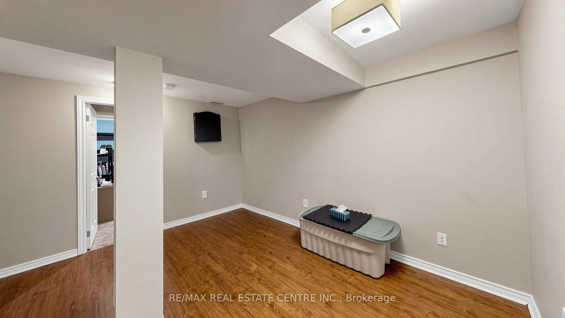 Photo 40 of Unit 3, 2215 Cleaver Avenue, Burlington, Headon — HOMEH