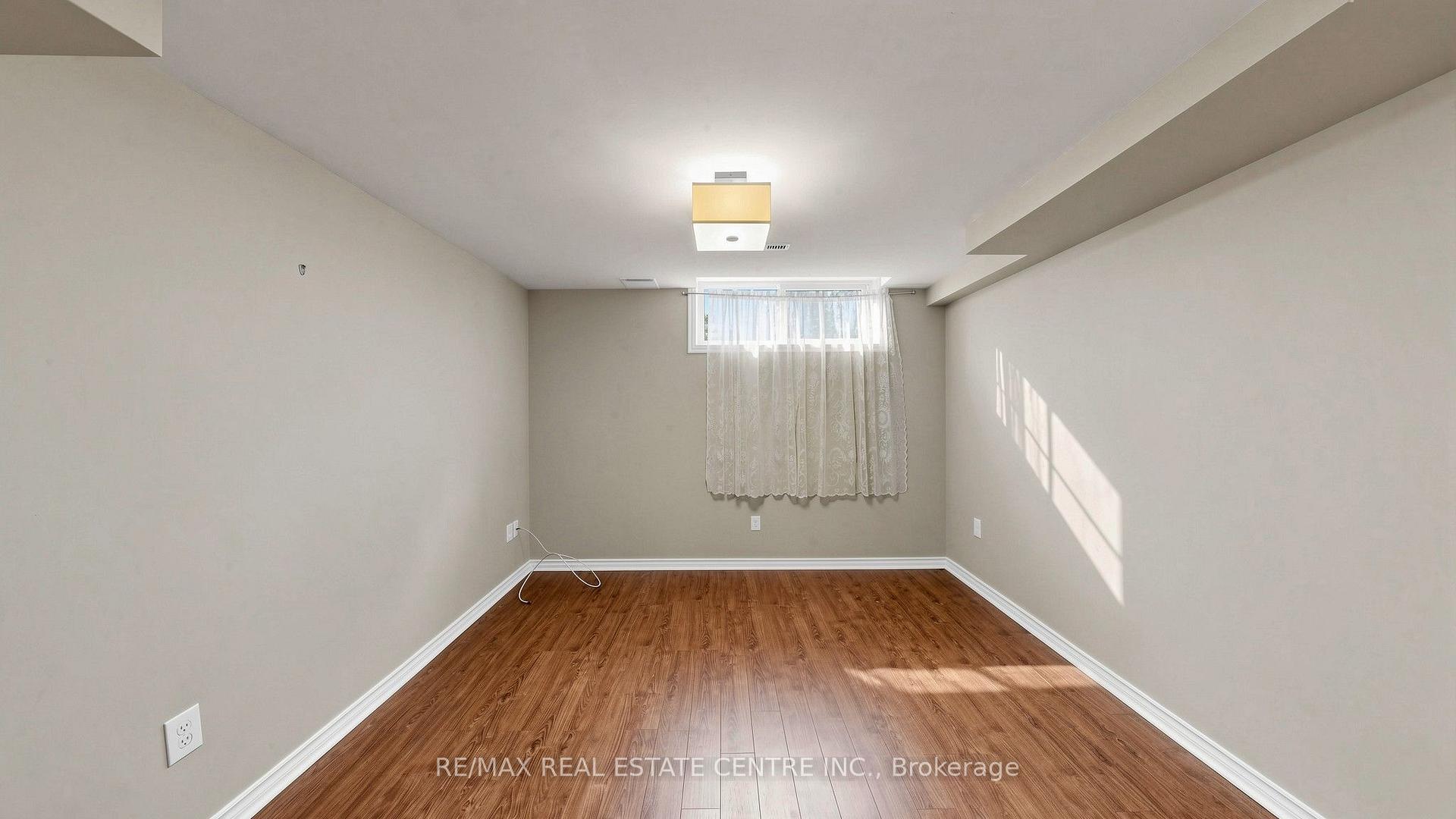 Photo 41 of Unit 3, 2215 Cleaver Avenue, Burlington, Headon — HOMEH