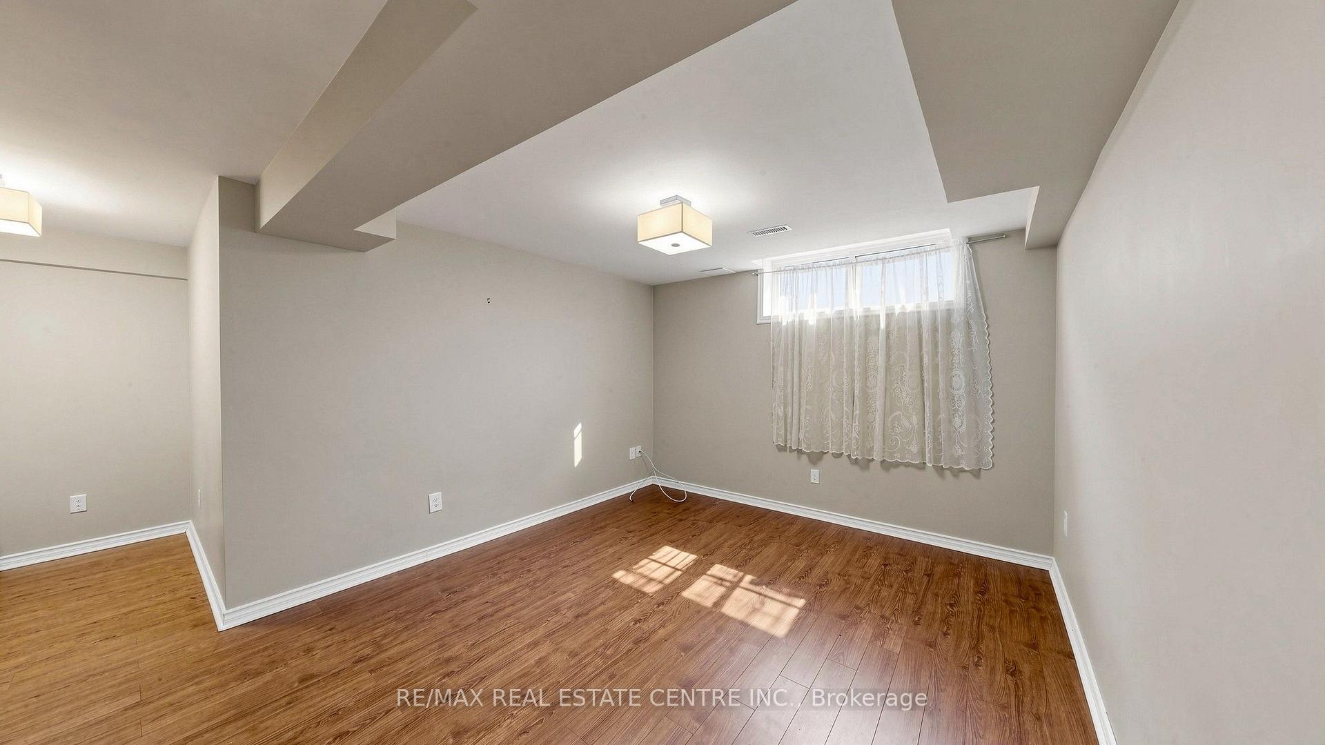Photo 42 of Unit 3, 2215 Cleaver Avenue, Burlington, Headon — HOMEH