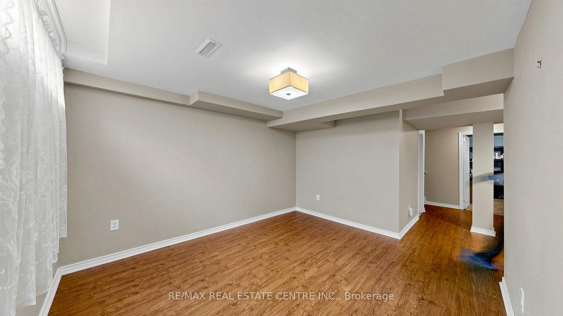 Photo 43 of Unit 3, 2215 Cleaver Avenue, Burlington, Headon — HOMEH