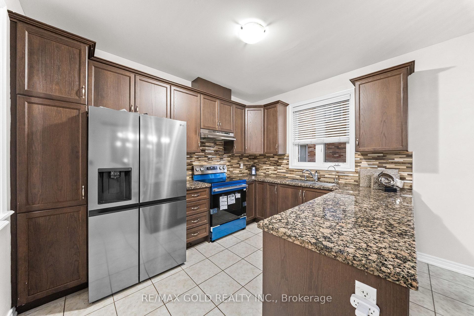 Photo 7 of 23 Wellpark Way, Brampton, Bram East — HOMEH