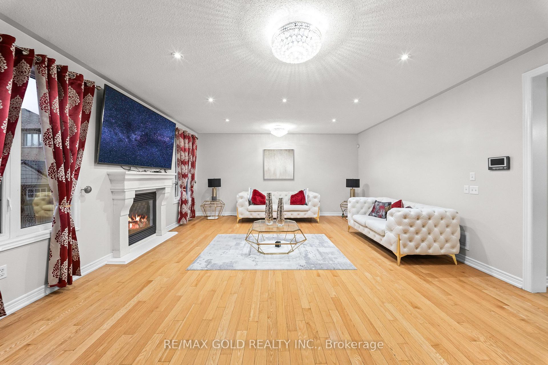 Photo 9 of 23 Wellpark Way, Brampton, Bram East — HOMEH