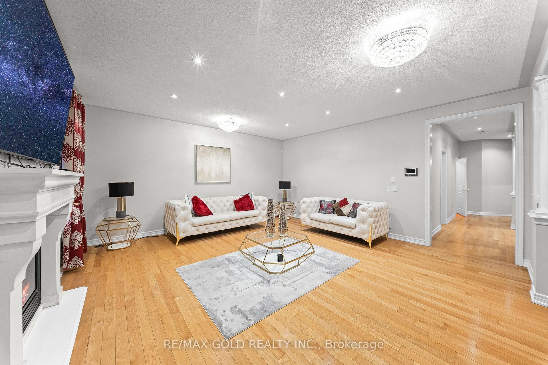 Photo 11 of 23 Wellpark Way, Brampton, Bram East — HOMEH