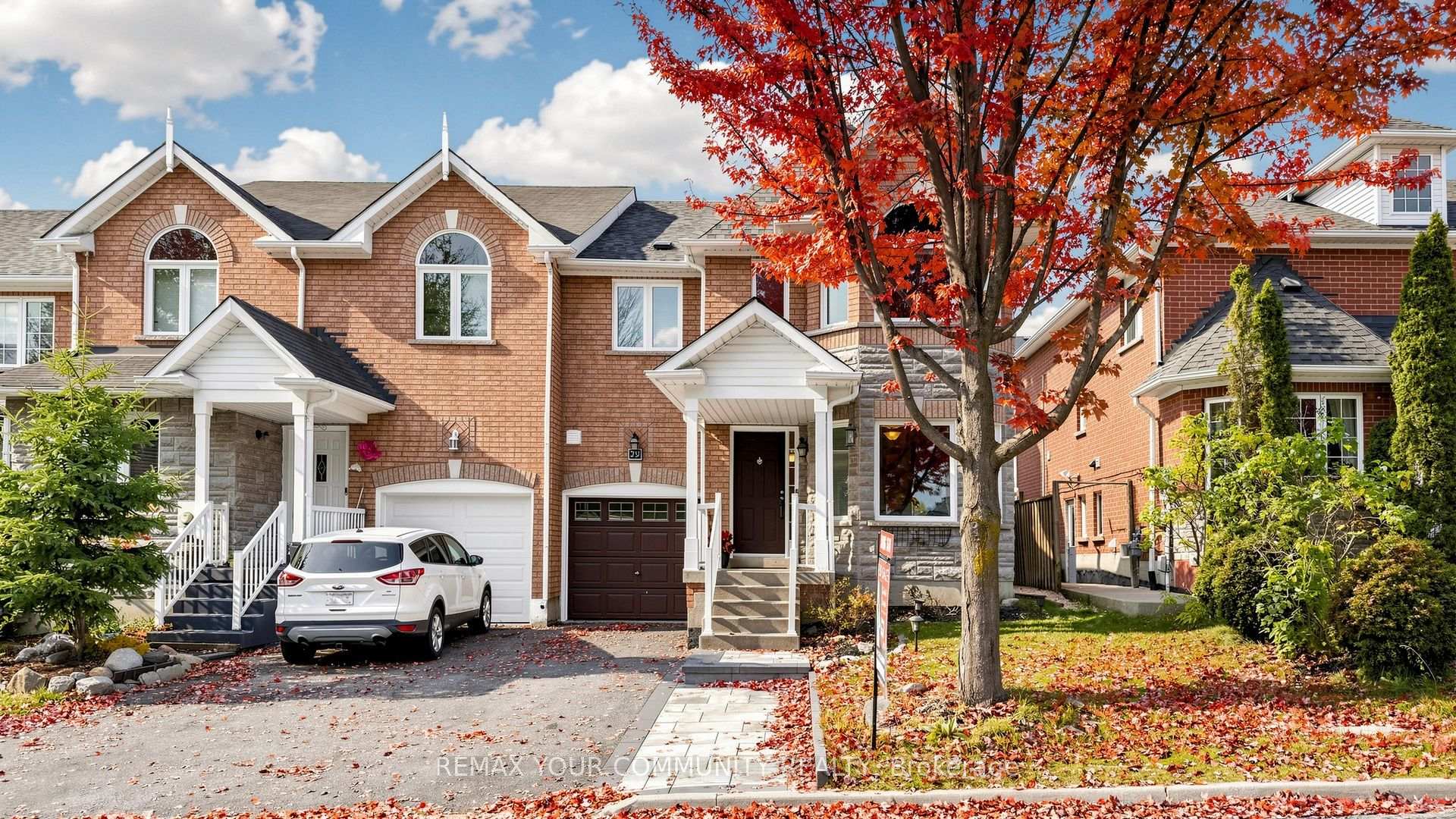 Photo 3 of 79 Red River Crescent, Newmarket, Woodland Hill — HOMEH