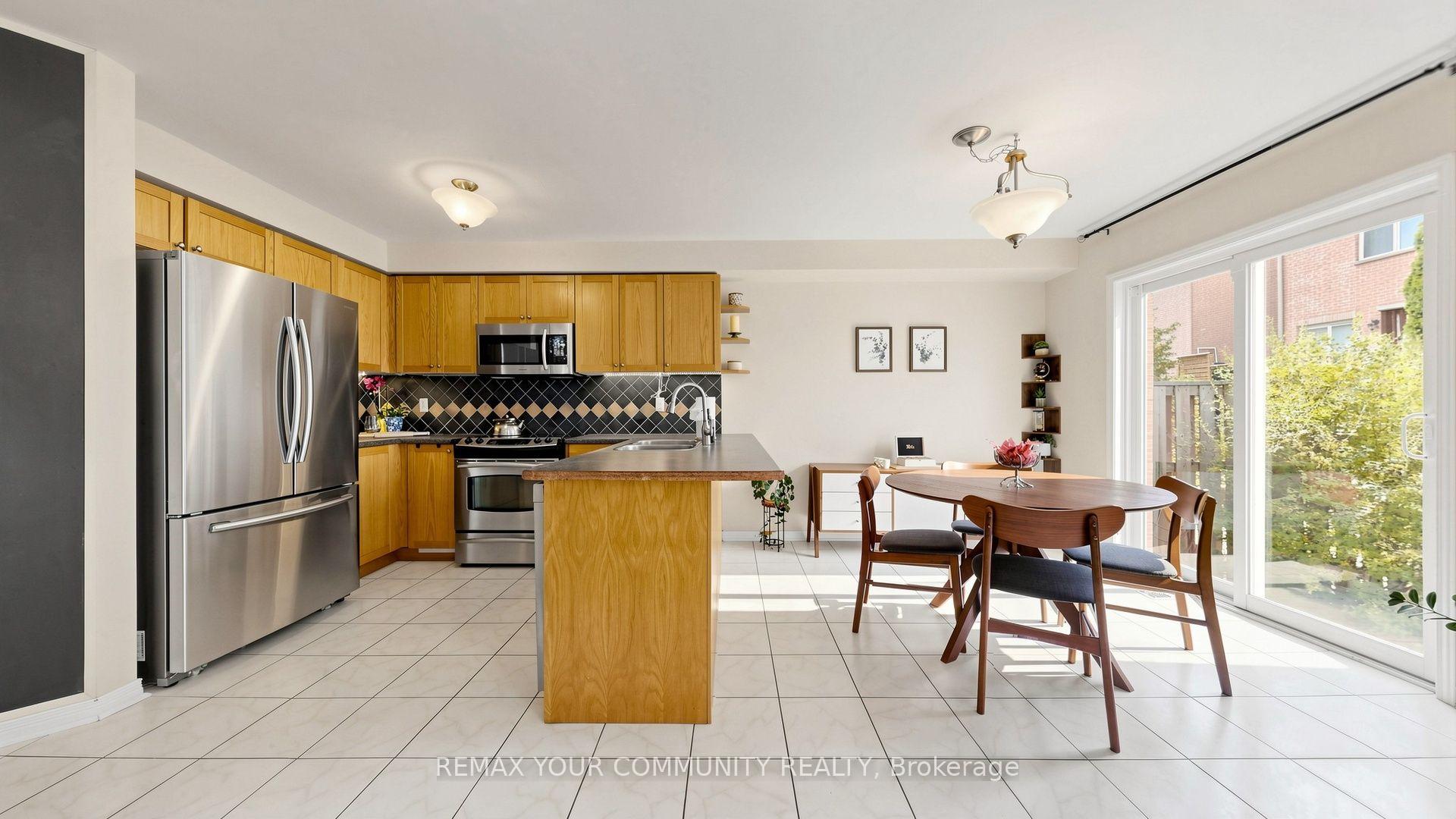 Photo 19 of 79 Red River Crescent, Newmarket, Woodland Hill — HOMEH