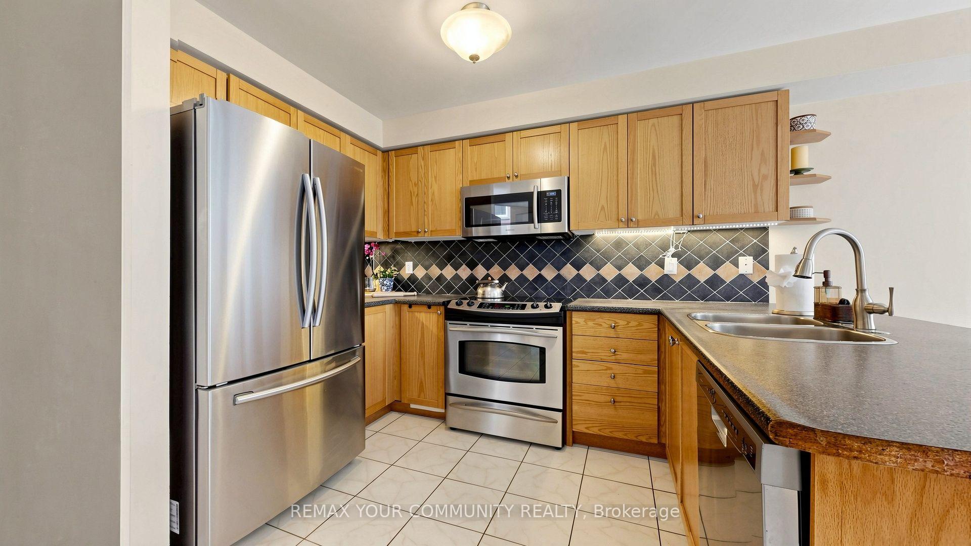 Photo 20 of 79 Red River Crescent, Newmarket, Woodland Hill — HOMEH