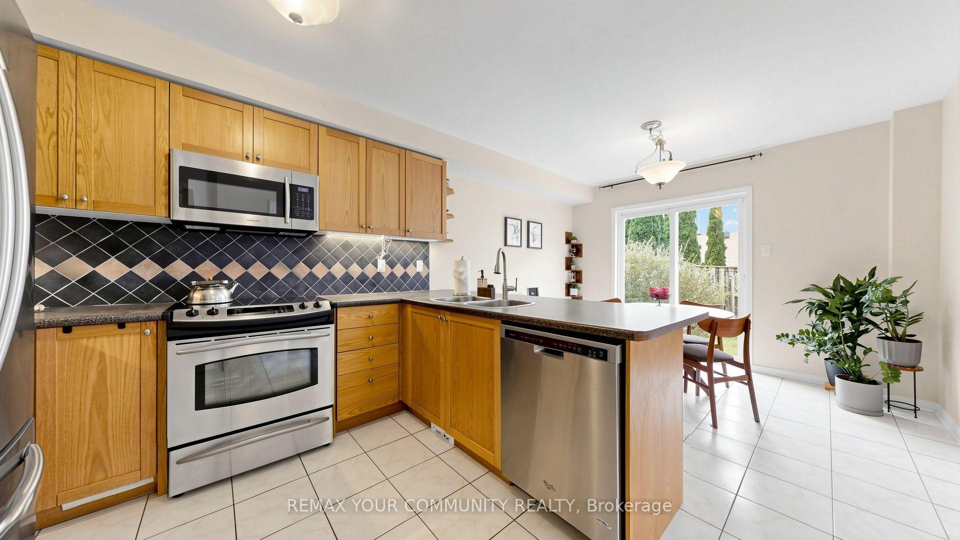 Photo 22 of 79 Red River Crescent, Newmarket, Woodland Hill — HOMEH