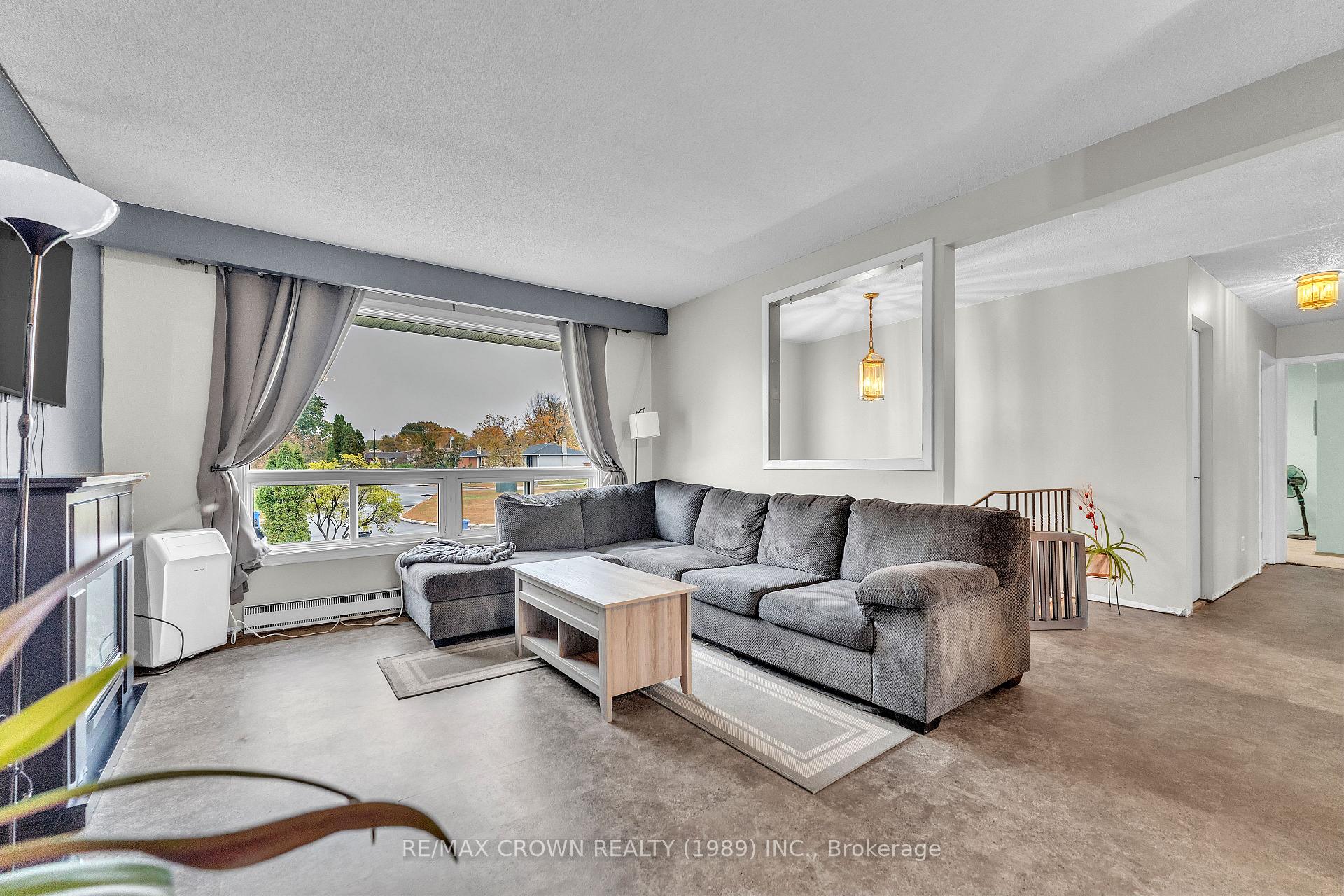 Photo 9 of 19 Knox Court, North Bay, Ferris — HOMEH