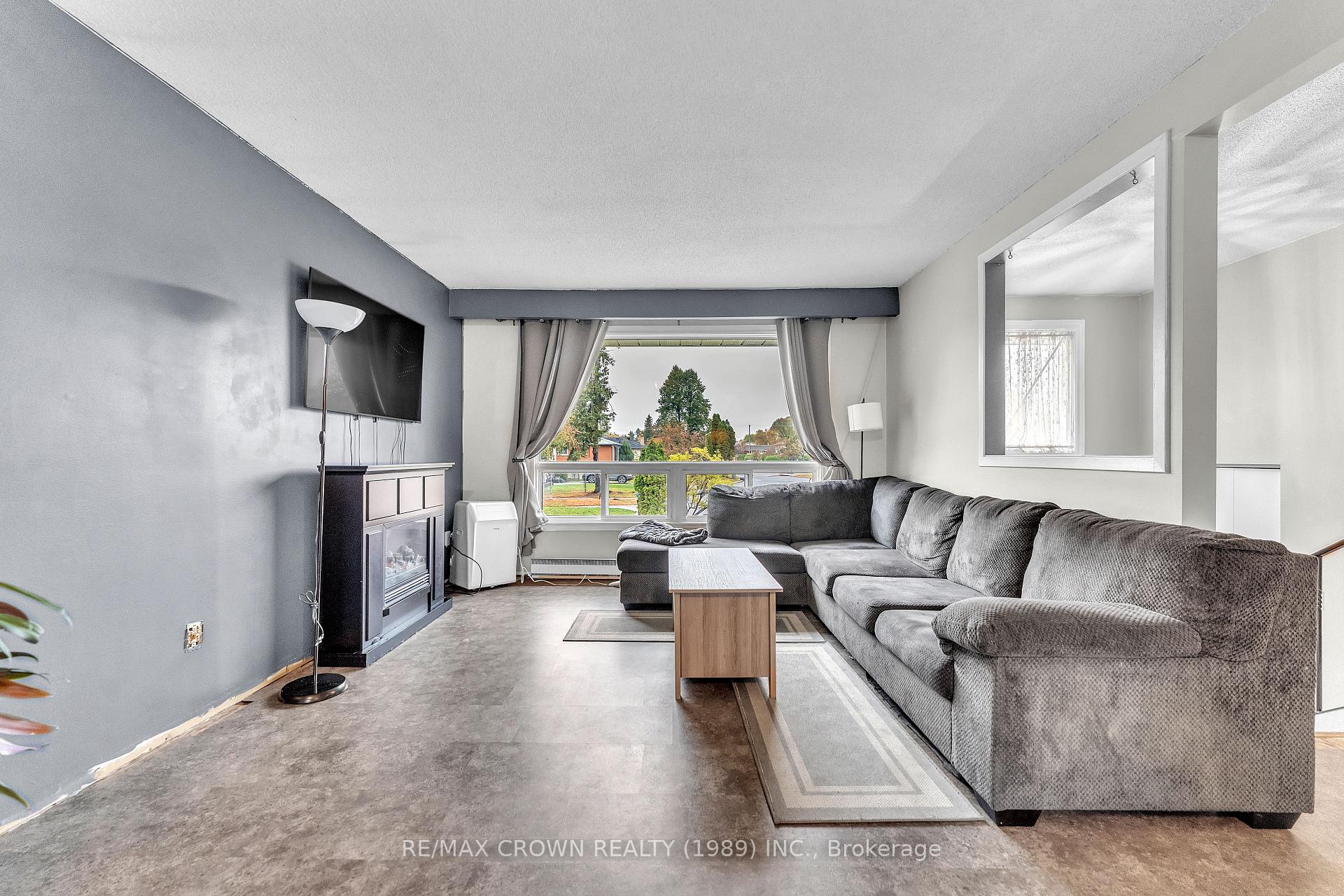 Photo 10 of 19 Knox Court, North Bay, Ferris — HOMEH