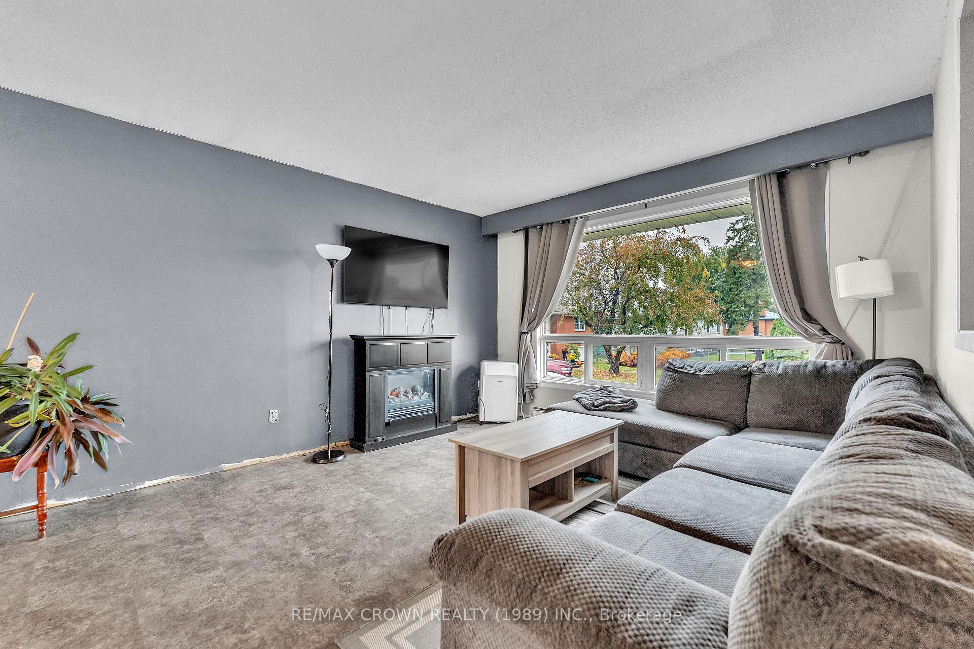 Photo 11 of 19 Knox Court, North Bay, Ferris — HOMEH