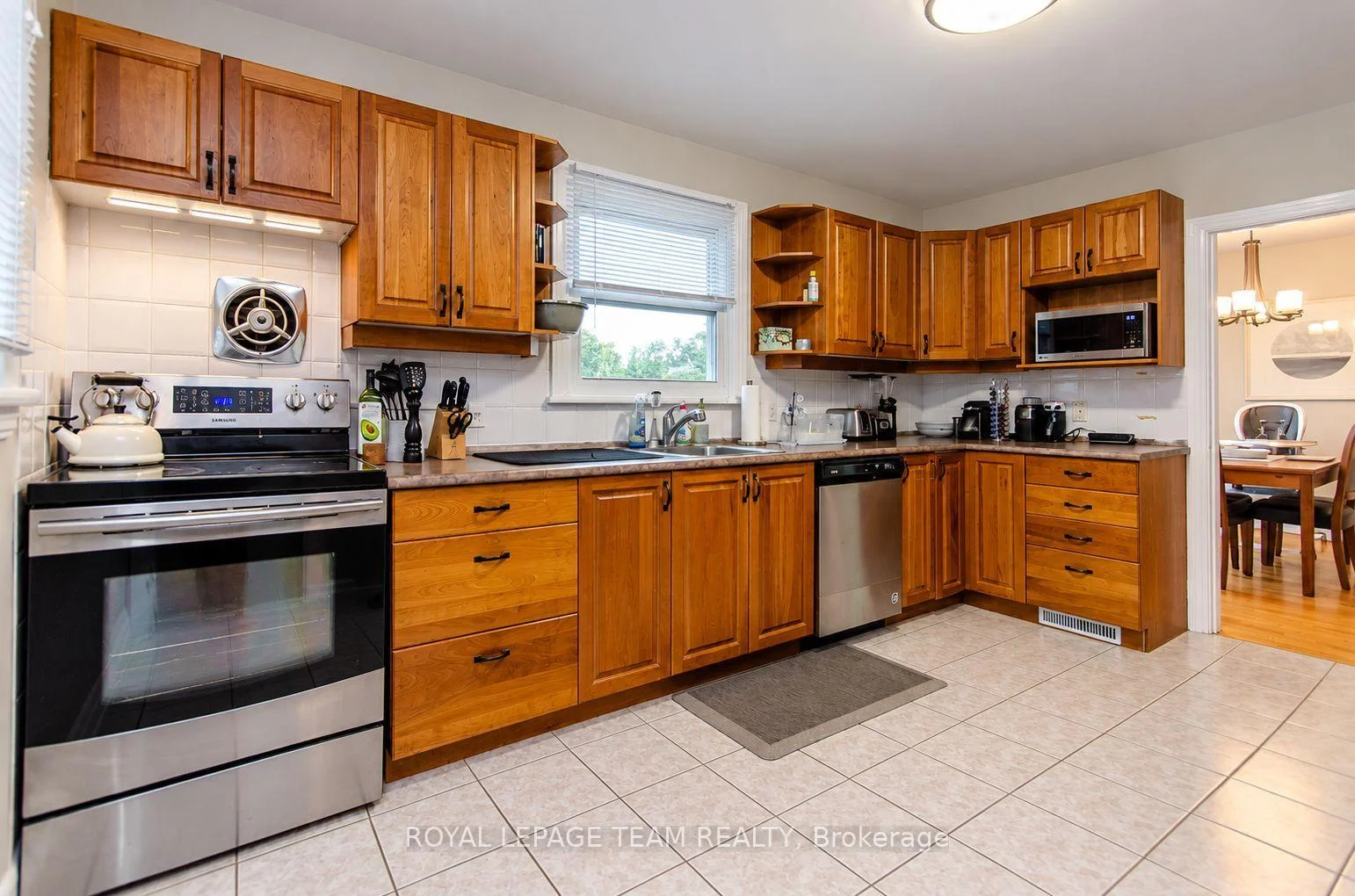 Photo 13 of 114 Withrow Avenue, Ottawa, Meadowlands/St. Claire Gardens — HOMEH