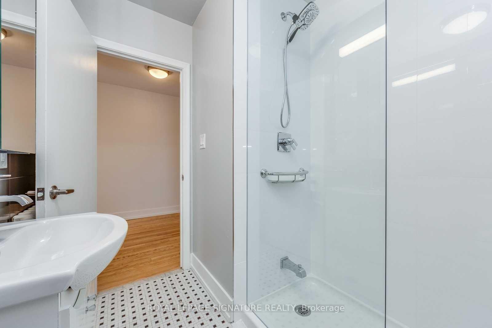 Photo 11 of Unit 6, 1089 Broadview Avenue, Toronto, Broadview North — HOMEH