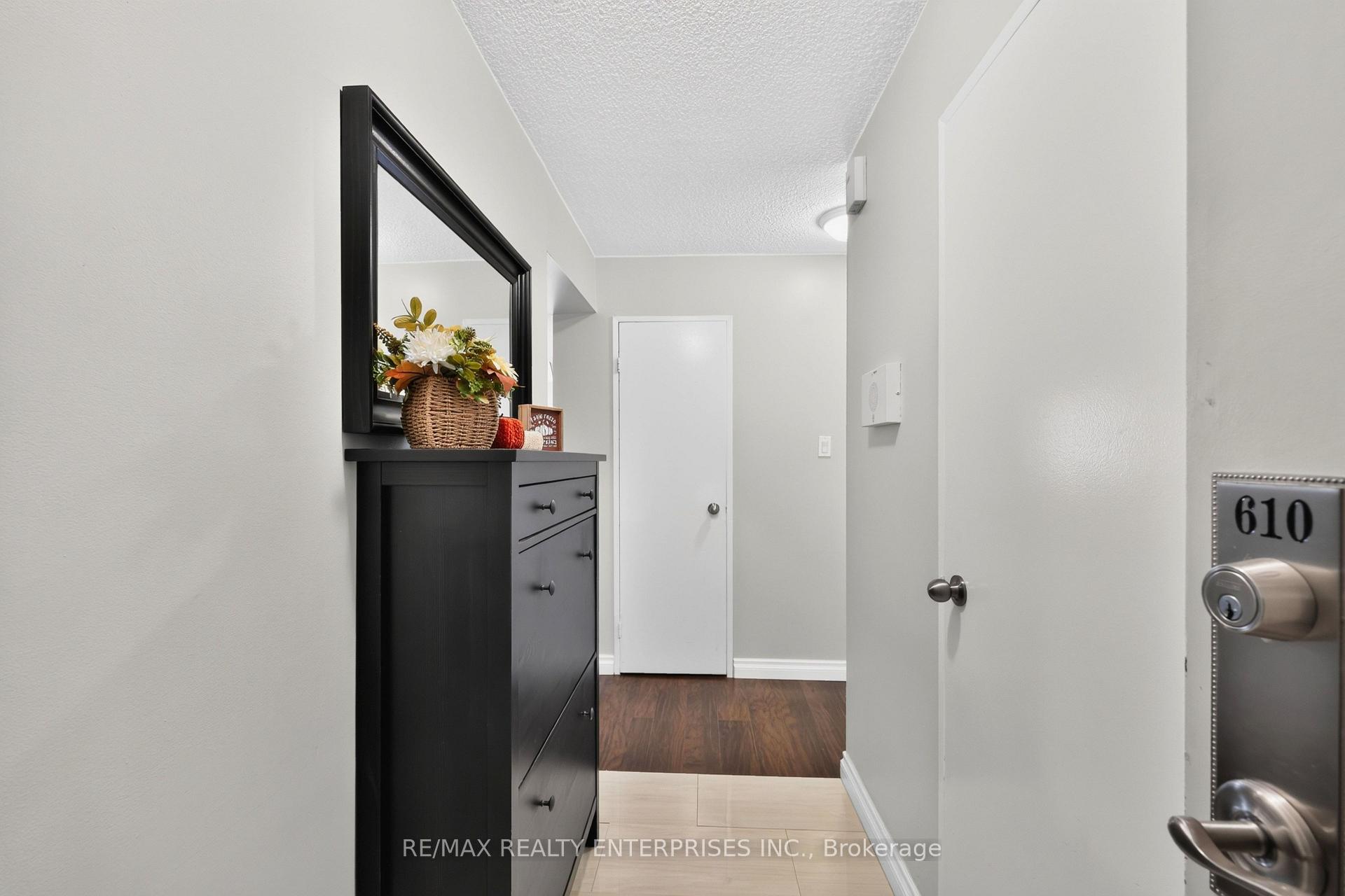 Photo 6 of Unit 610, 50 Elm Drive E, Mississauga, Mississauga Valleys — HOMEH
