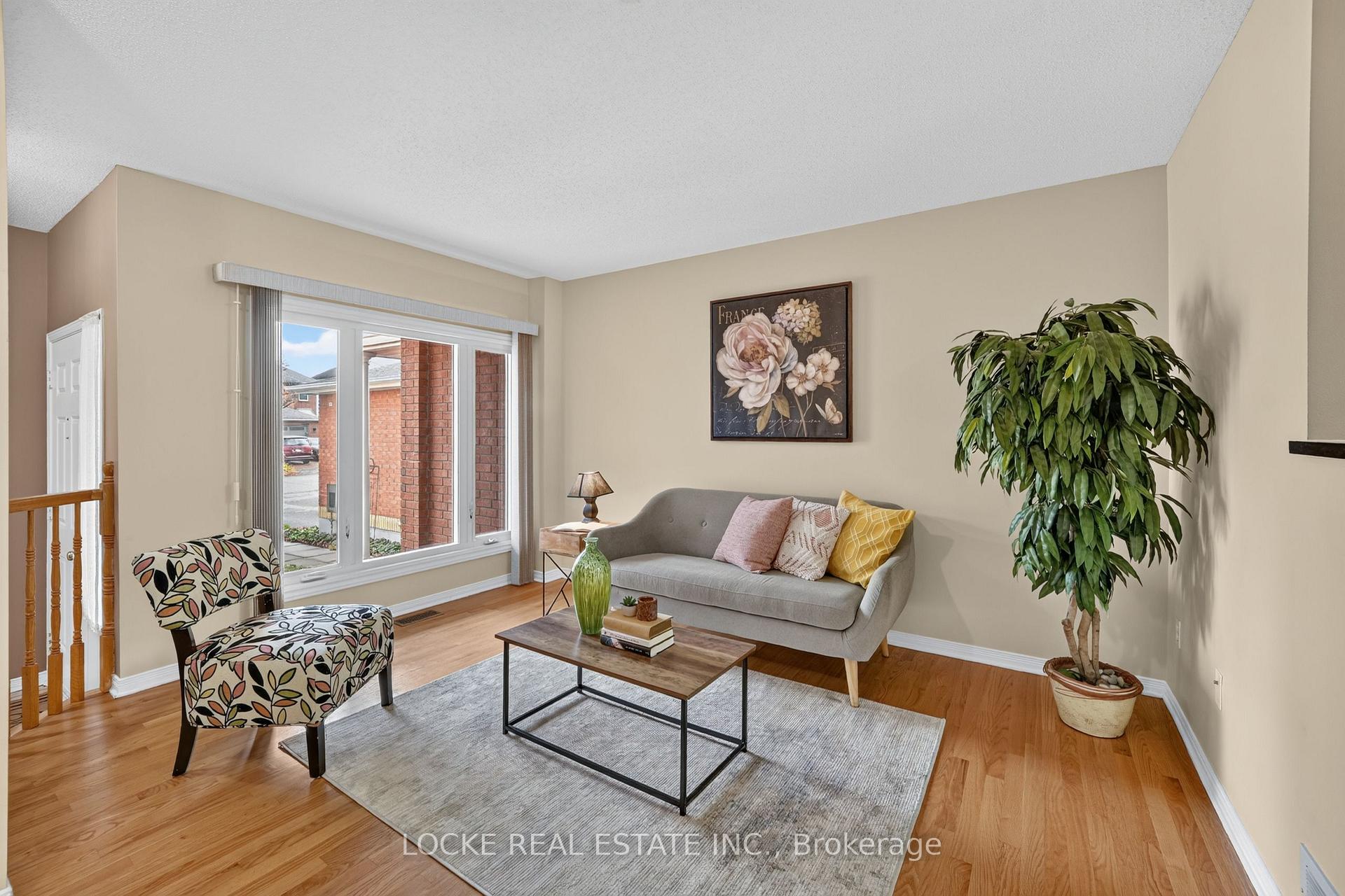 Photo 4 of 416 Lawler Crescent, Ottawa, Chatelaine Village — HOMEH