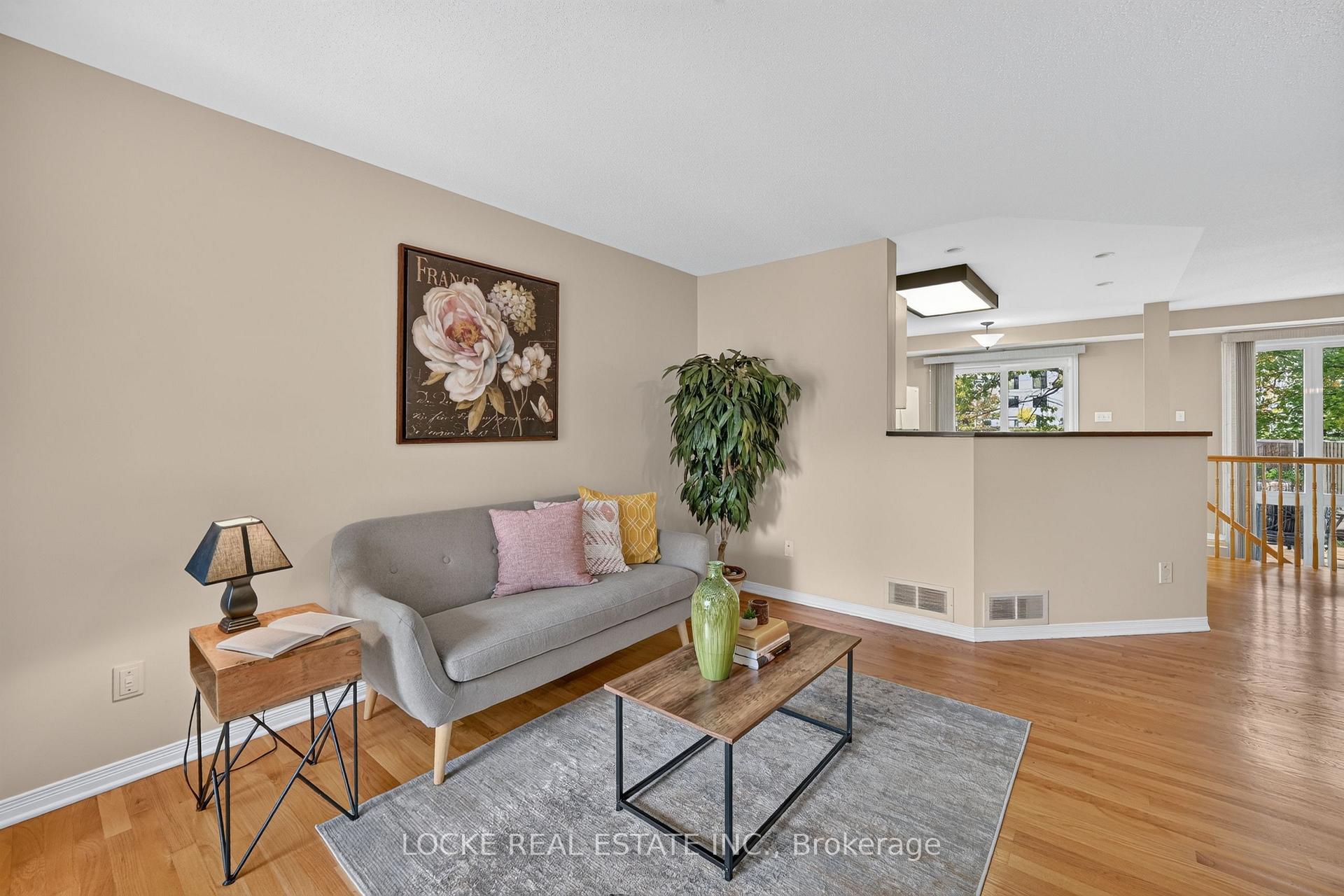 Photo 5 of 416 Lawler Crescent, Ottawa, Chatelaine Village — HOMEH