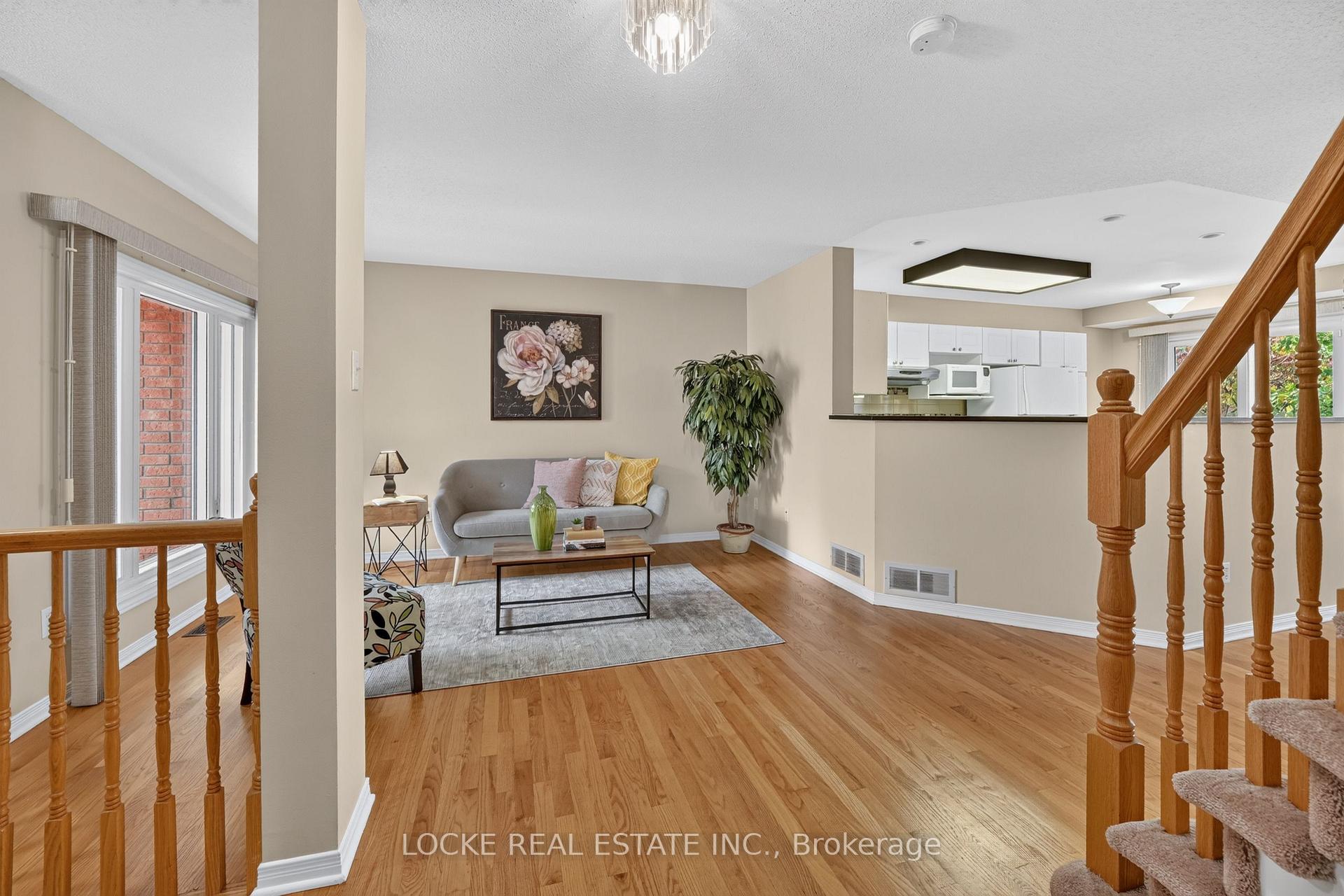 Photo 6 of 416 Lawler Crescent, Ottawa, Chatelaine Village — HOMEH