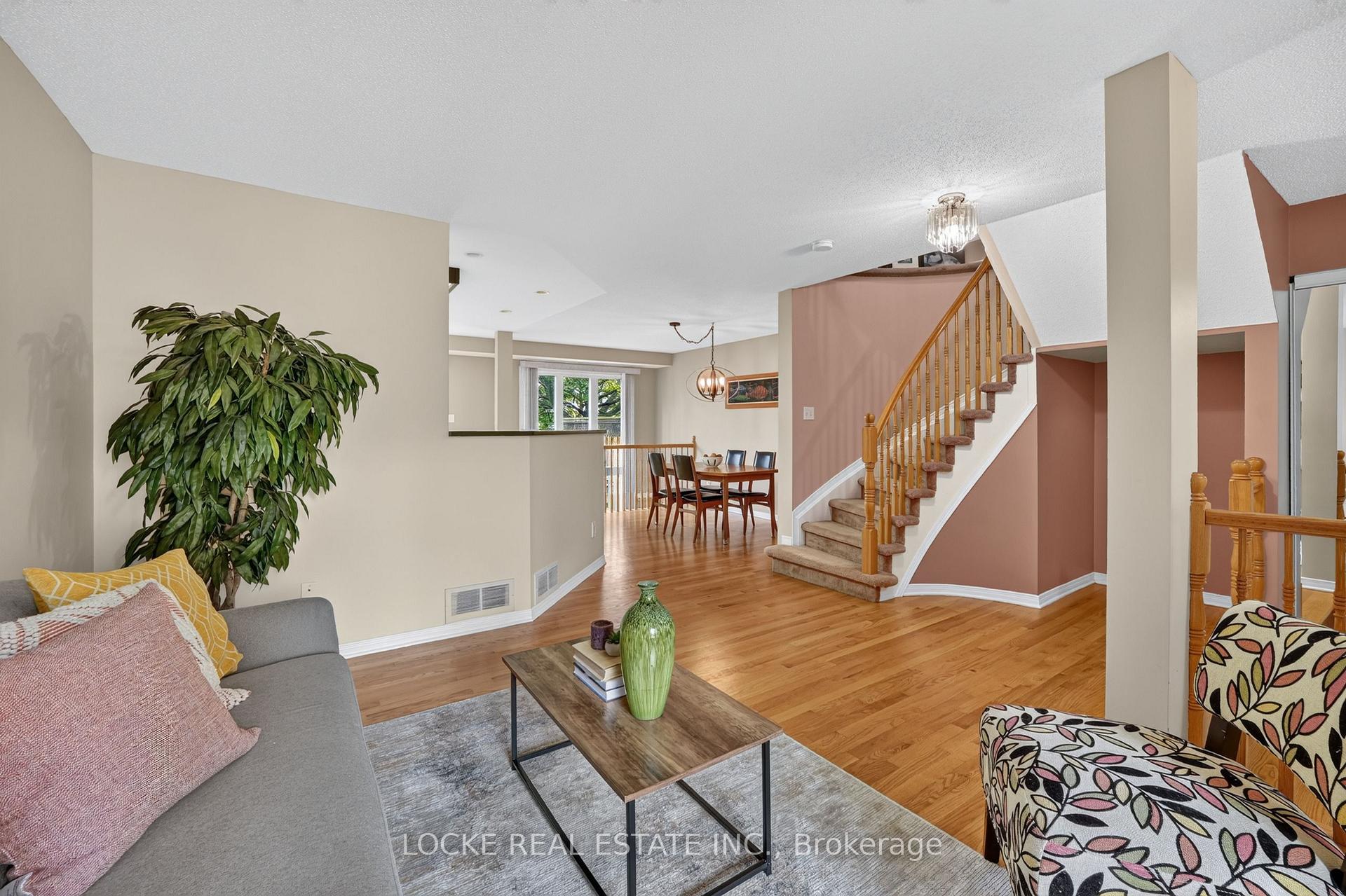 Photo 8 of 416 Lawler Crescent, Ottawa, Chatelaine Village — HOMEH