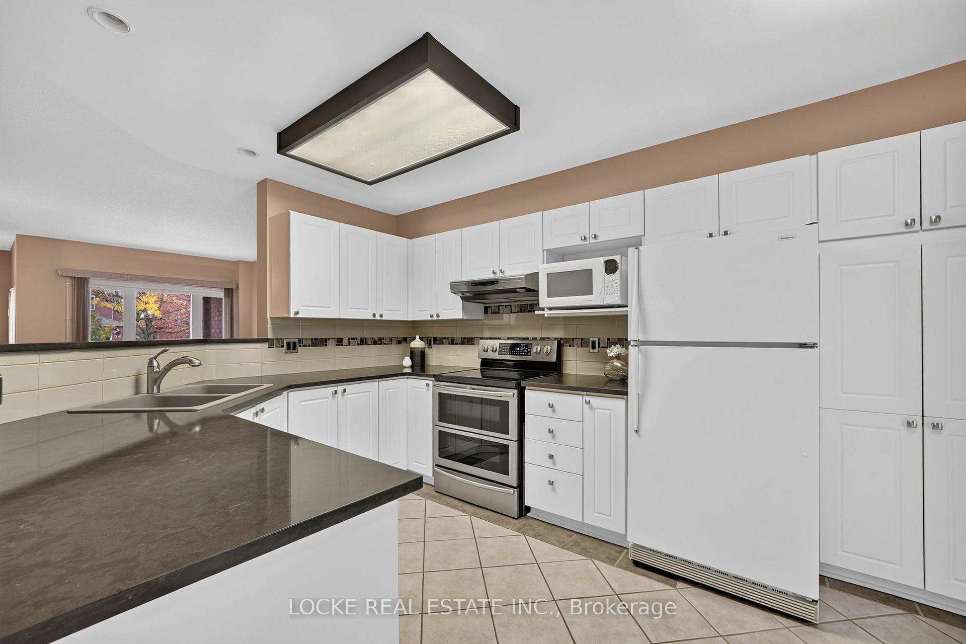 Photo 13 of 416 Lawler Crescent, Ottawa, Chatelaine Village — HOMEH