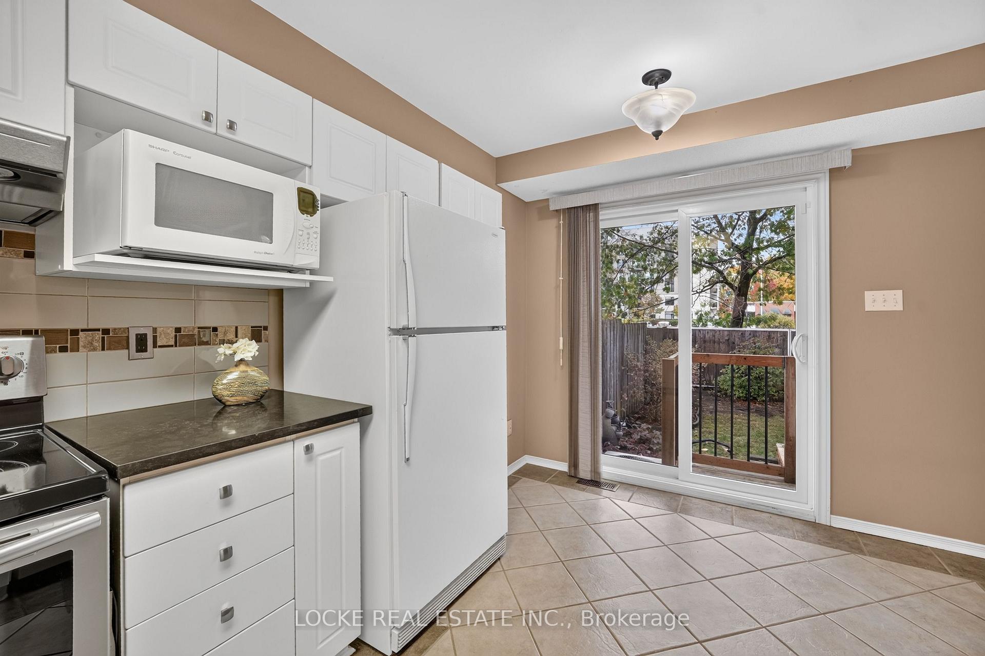 Photo 15 of 416 Lawler Crescent, Ottawa, Chatelaine Village — HOMEH