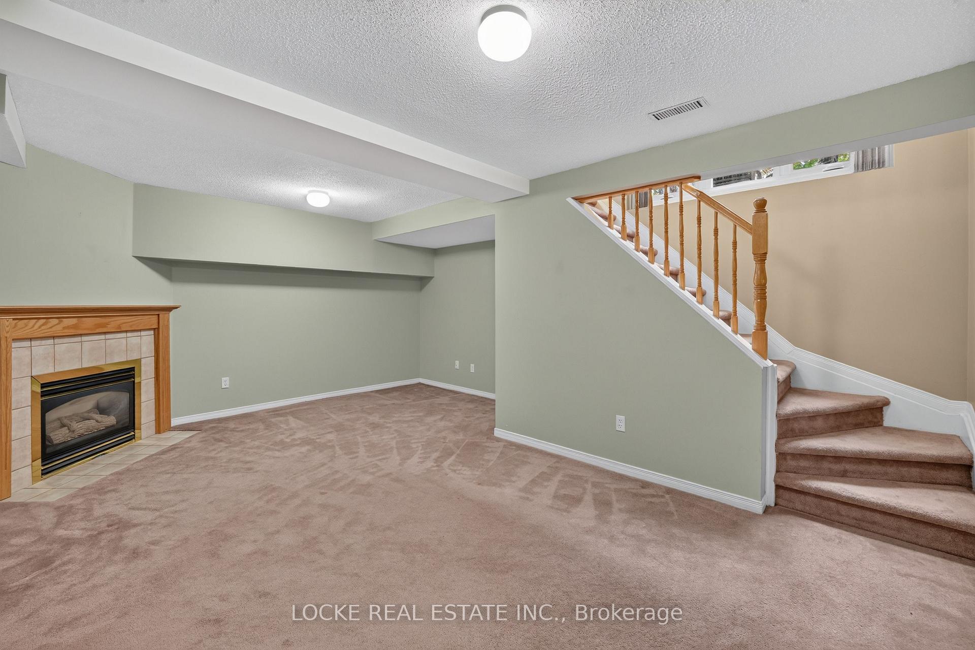 Photo 33 of 416 Lawler Crescent, Ottawa, Chatelaine Village — HOMEH