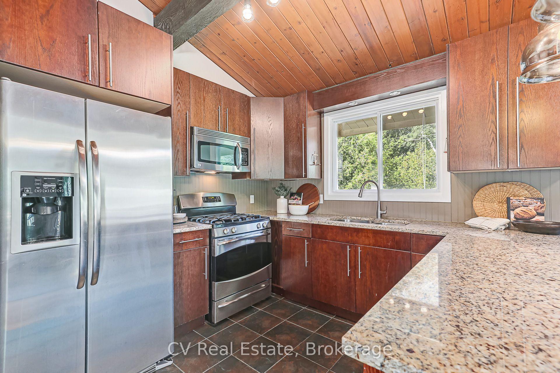 Photo 3 of 156 Chamonix Crescent, Blue Mountains — HOMEH