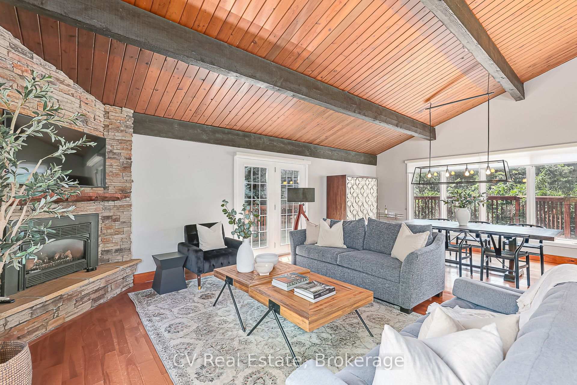 Photo 4 of 156 Chamonix Crescent, Blue Mountains — HOMEH