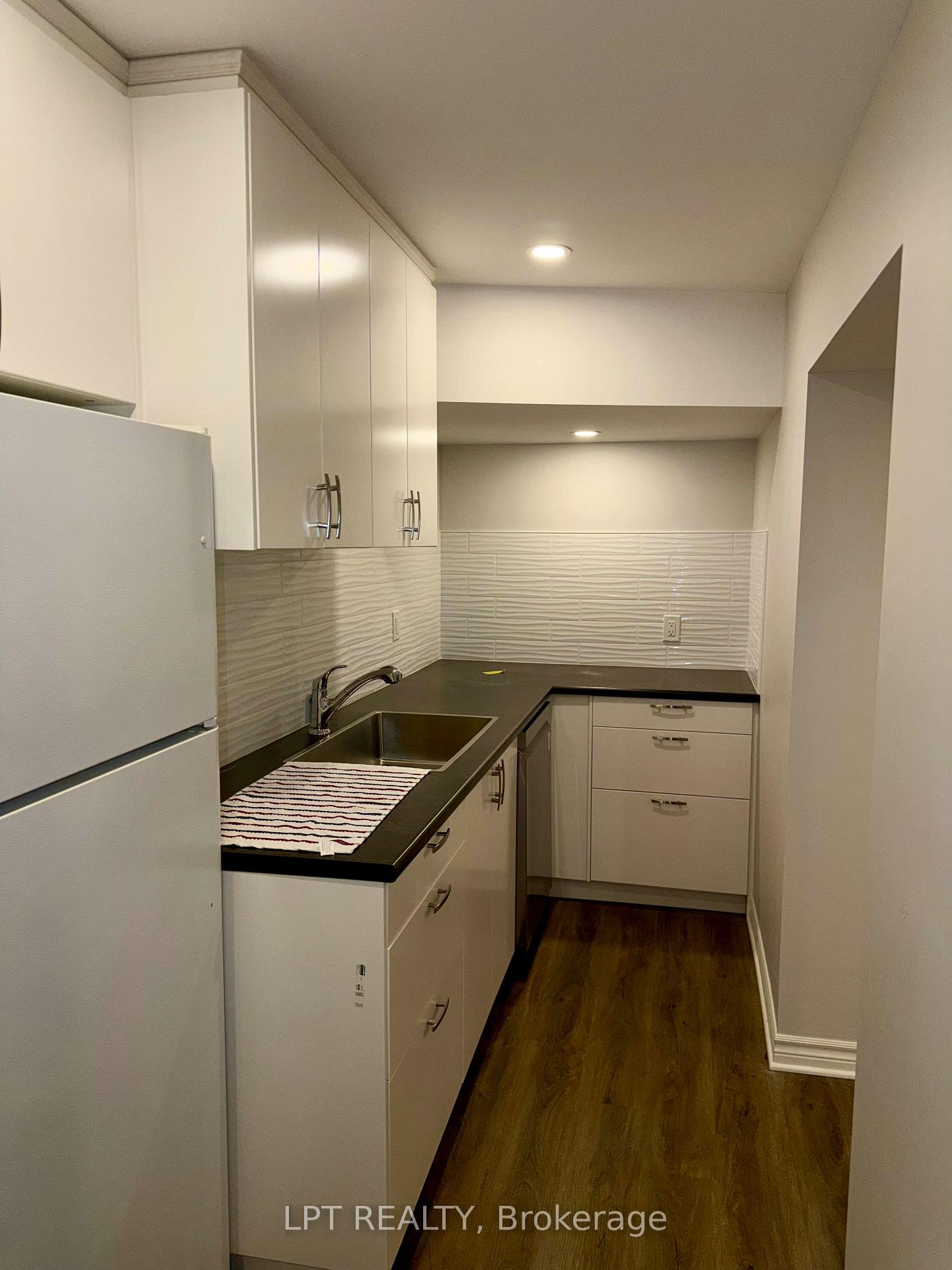 Photo 2 of Unit lower level, 14 Blue Forest Drive, North York, Bathurst Manor — HOMEH