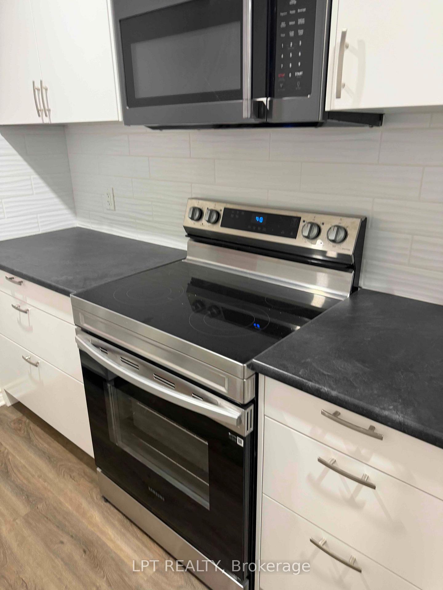 Photo 3 of Unit lower level, 14 Blue Forest Drive, North York, Bathurst Manor — HOMEH