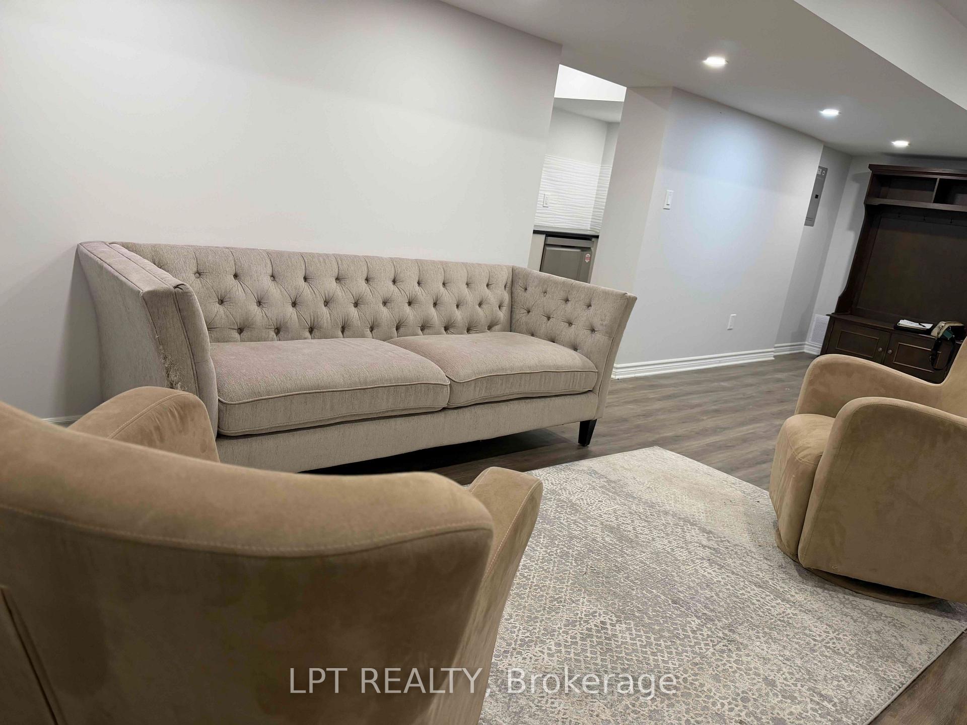 Photo 4 of Unit lower level, 14 Blue Forest Drive, North York, Bathurst Manor — HOMEH
