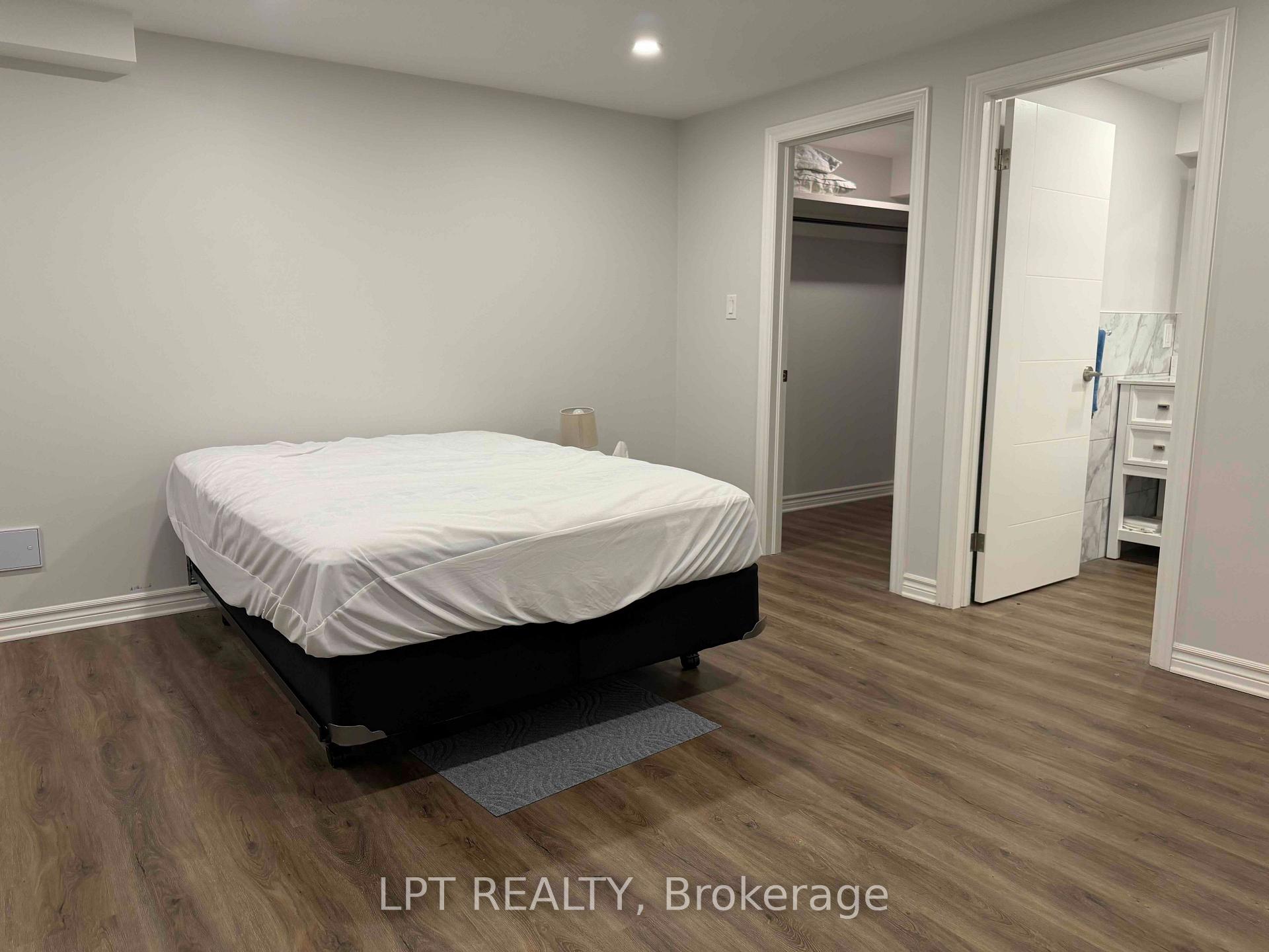 Photo 6 of Unit lower level, 14 Blue Forest Drive, North York, Bathurst Manor — HOMEH
