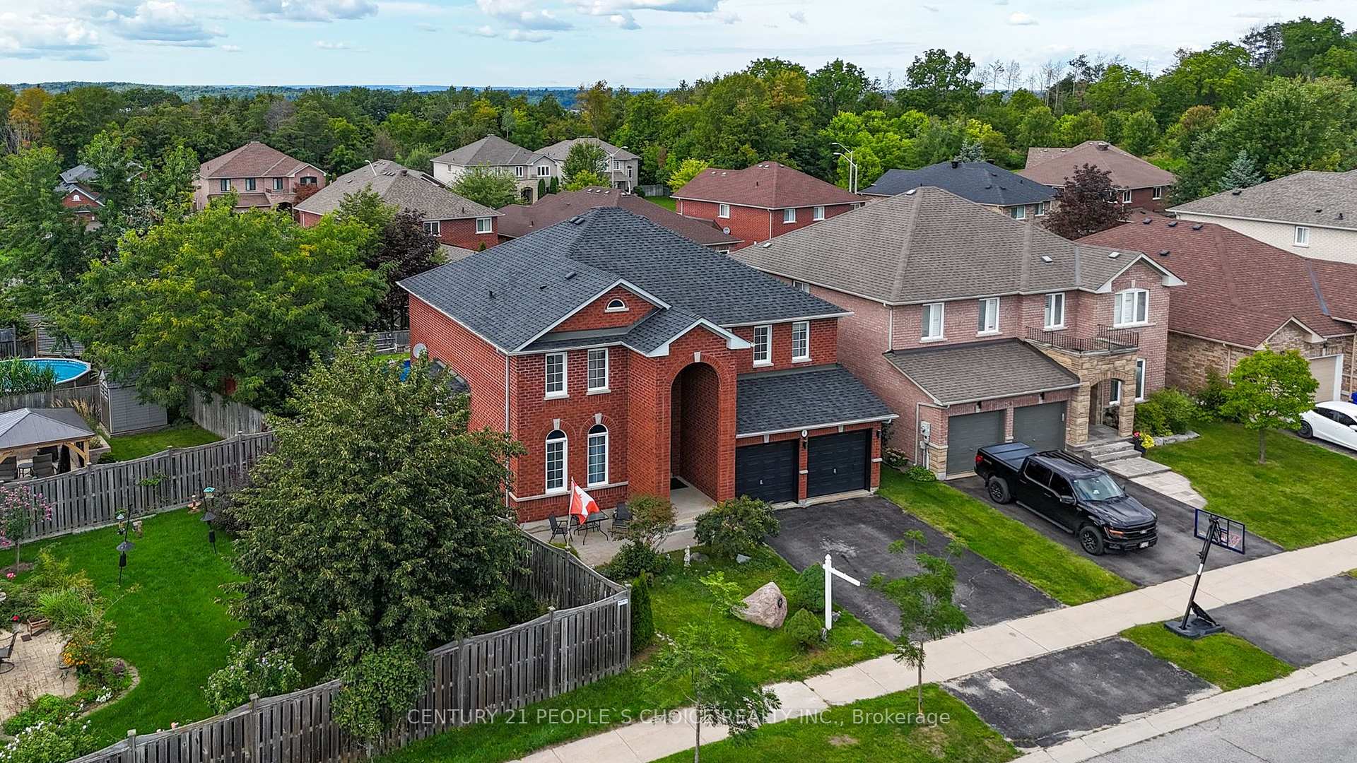 Photo 3 of 4 Imperial Crown Lane, Barrie, Innis-Shore — HOMEH