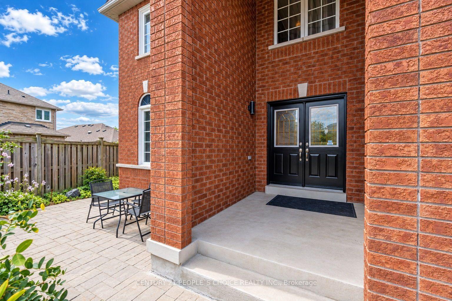 Photo 8 of 4 Imperial Crown Lane, Barrie, Innis-Shore — HOMEH