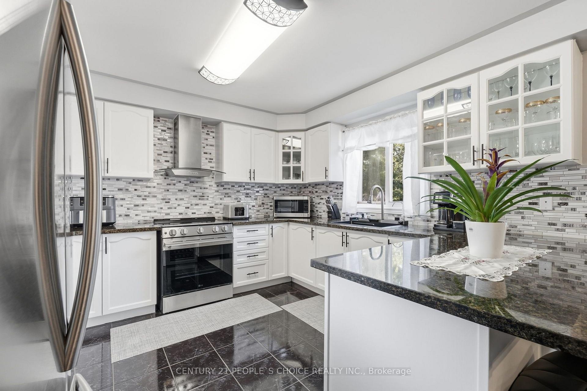 Photo 16 of 4 Imperial Crown Lane, Barrie, Innis-Shore — HOMEH