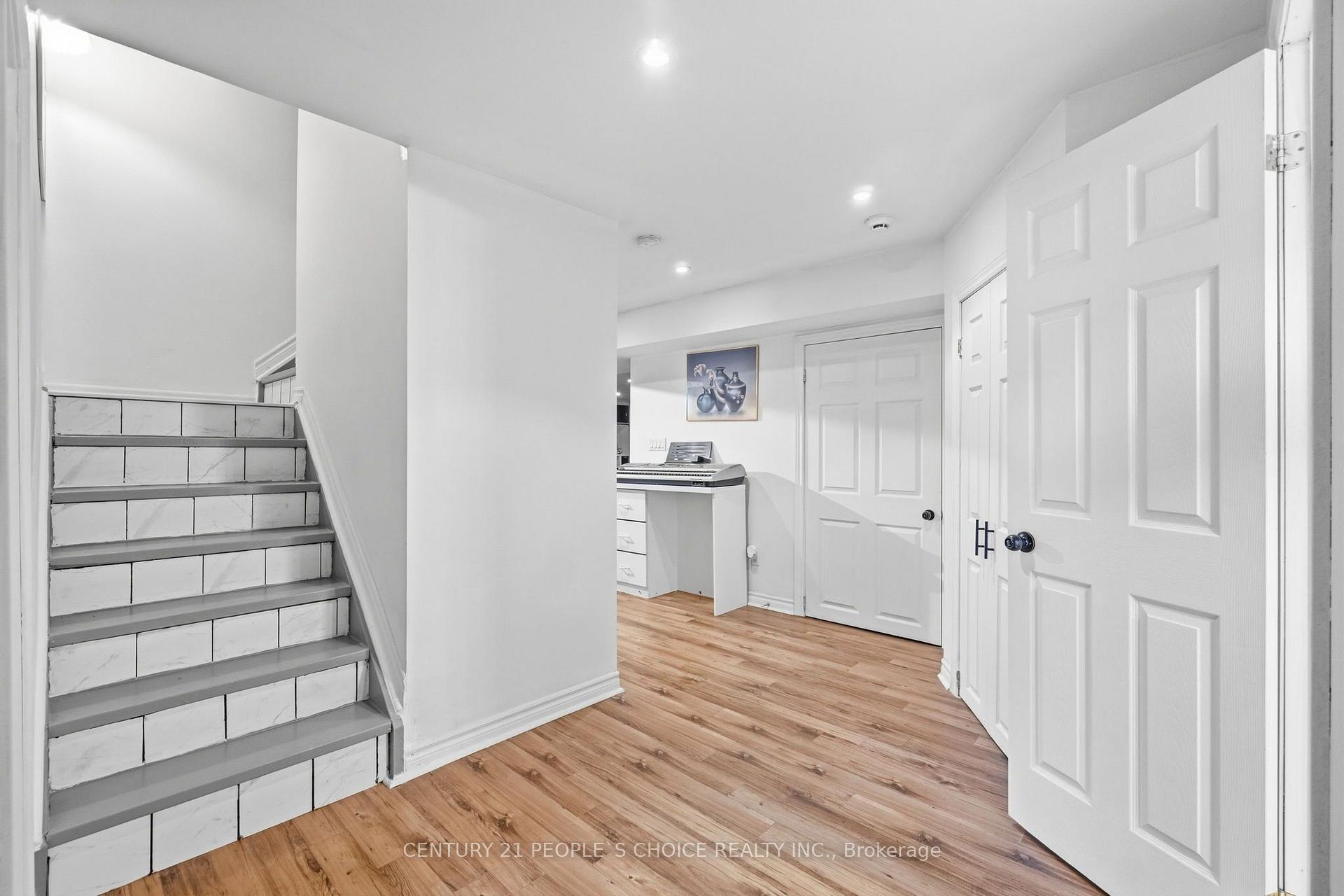 Photo 35 of 4 Imperial Crown Lane, Barrie, Innis-Shore — HOMEH