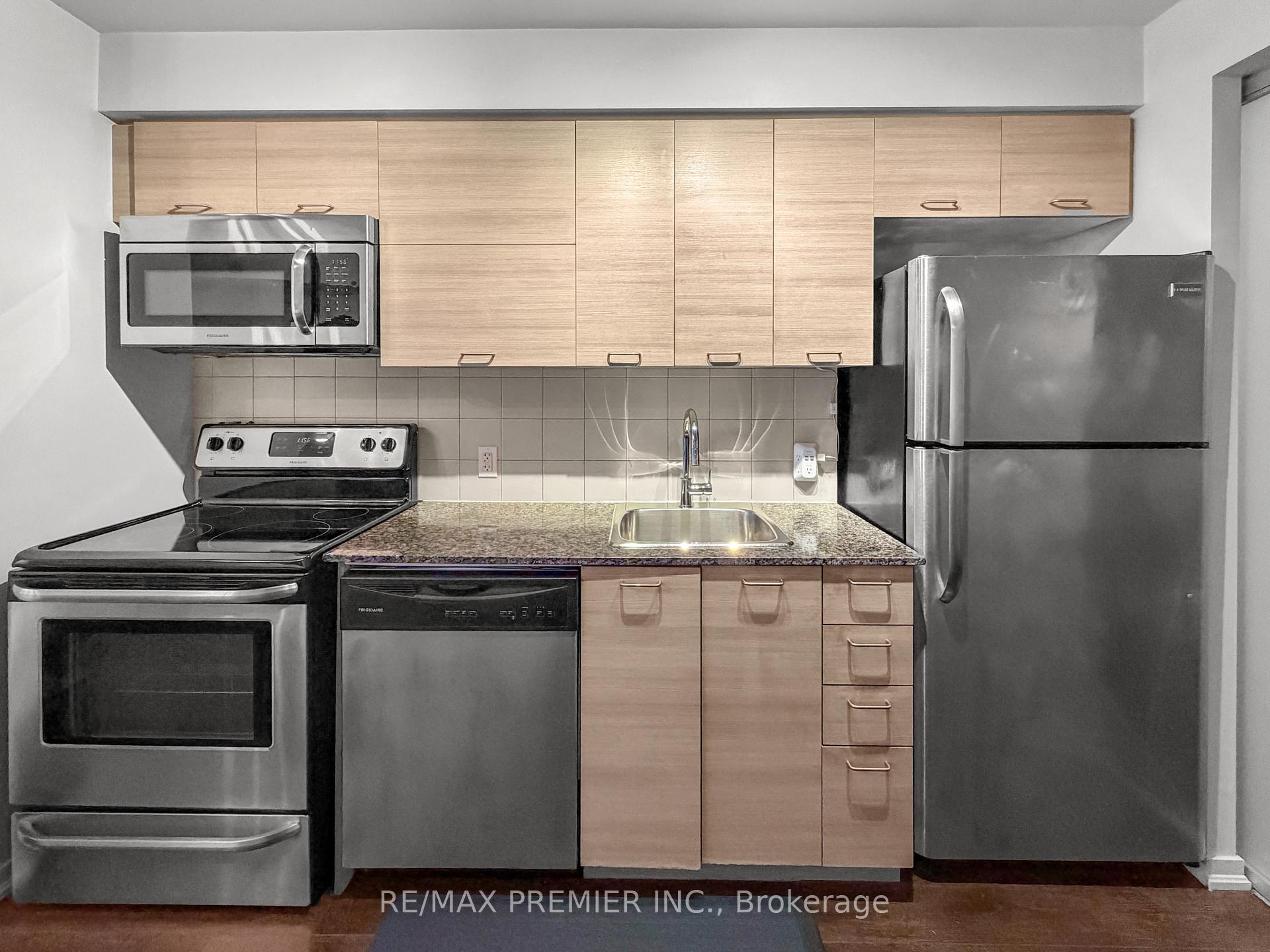 Photo 4 of Unit 811, 20 Joe Shuster Way, Toronto, South Parkdale — HOMEH