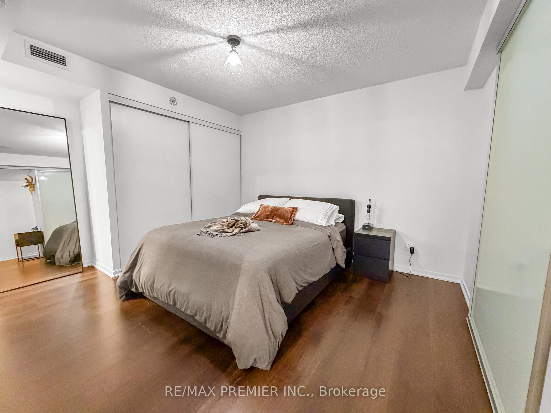 Photo 5 of Unit 811, 20 Joe Shuster Way, Toronto, South Parkdale — HOMEH