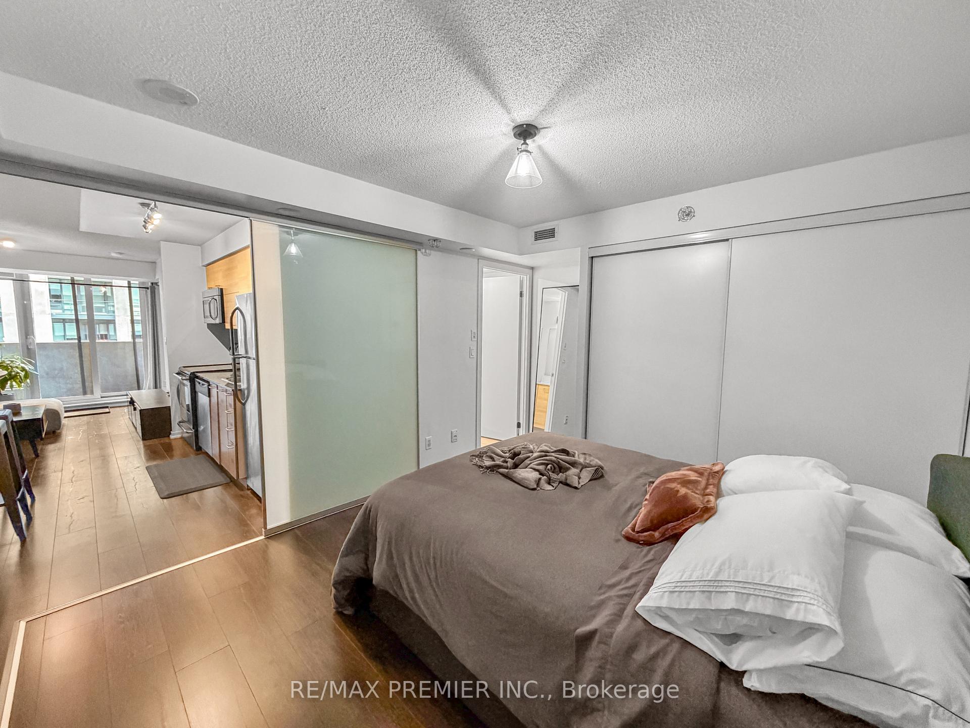 Photo 6 of Unit 811, 20 Joe Shuster Way, Toronto, South Parkdale — HOMEH