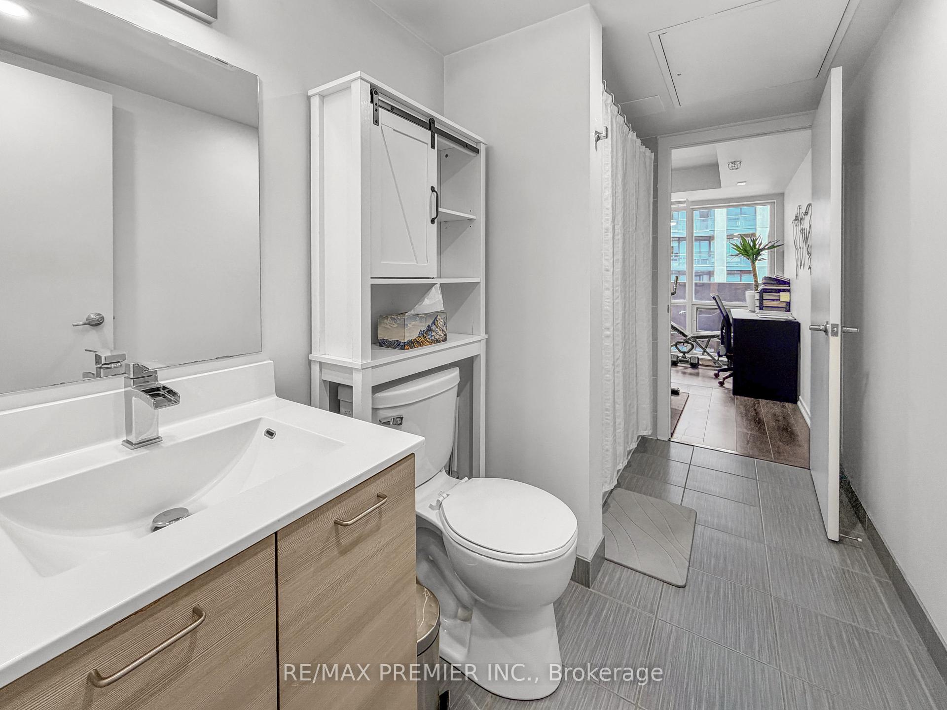 Photo 8 of Unit 811, 20 Joe Shuster Way, Toronto, South Parkdale — HOMEH