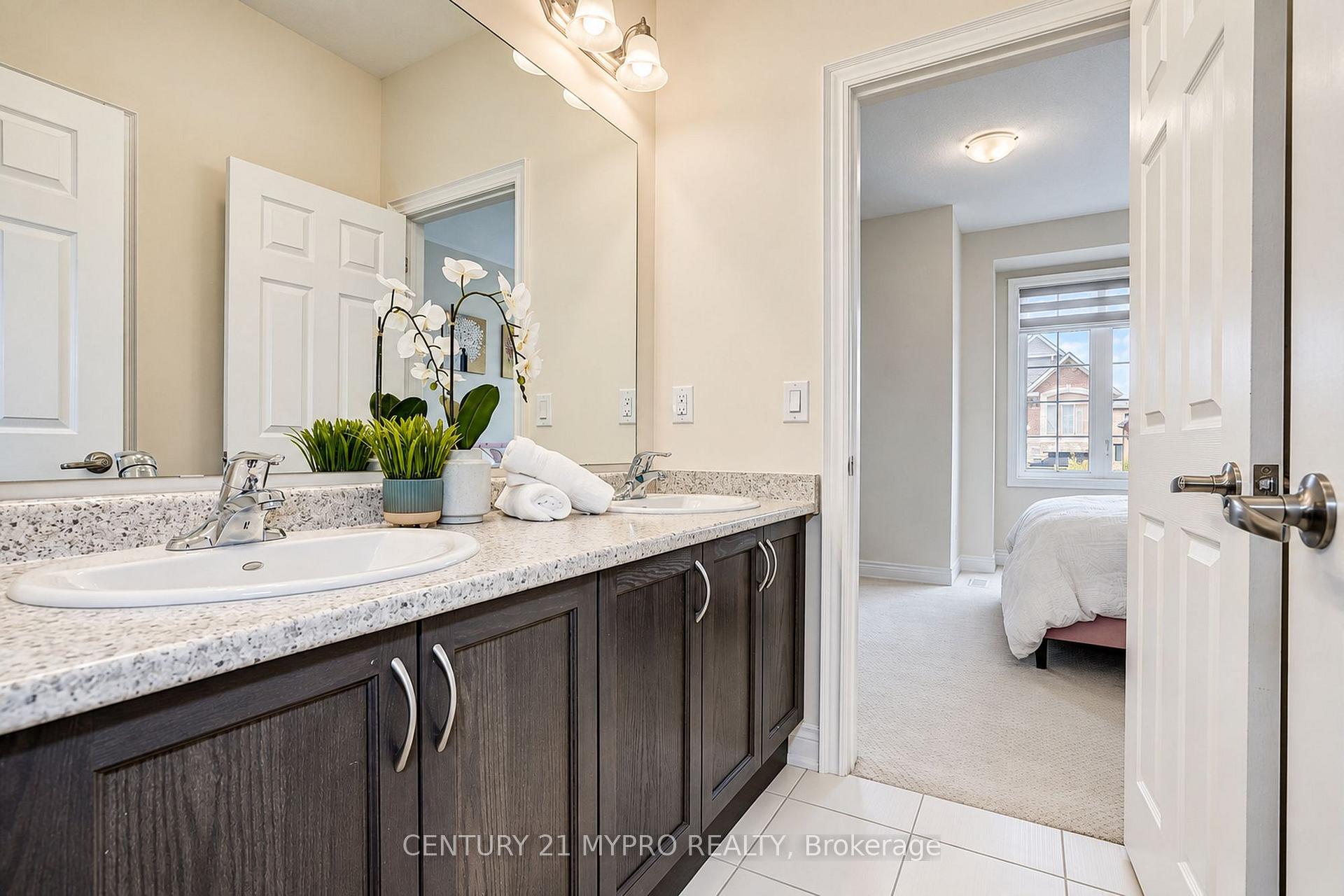 Photo 37 of 36 Hayeraft Street, Whitby, Rural Whitby — HOMEH