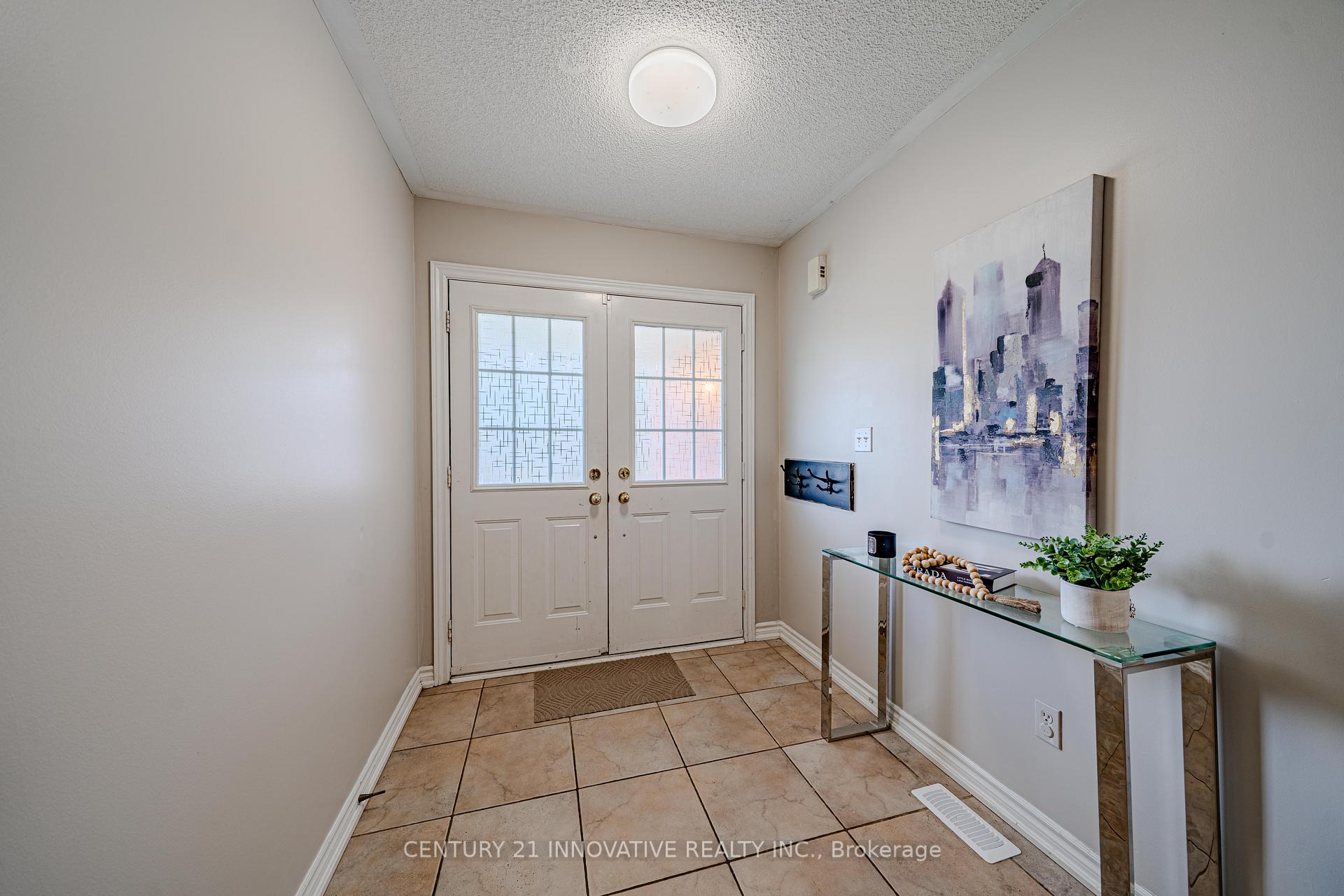 Photo 4 of 30 Castle Green Drive, Whitby, Rolling Acres — HOMEH