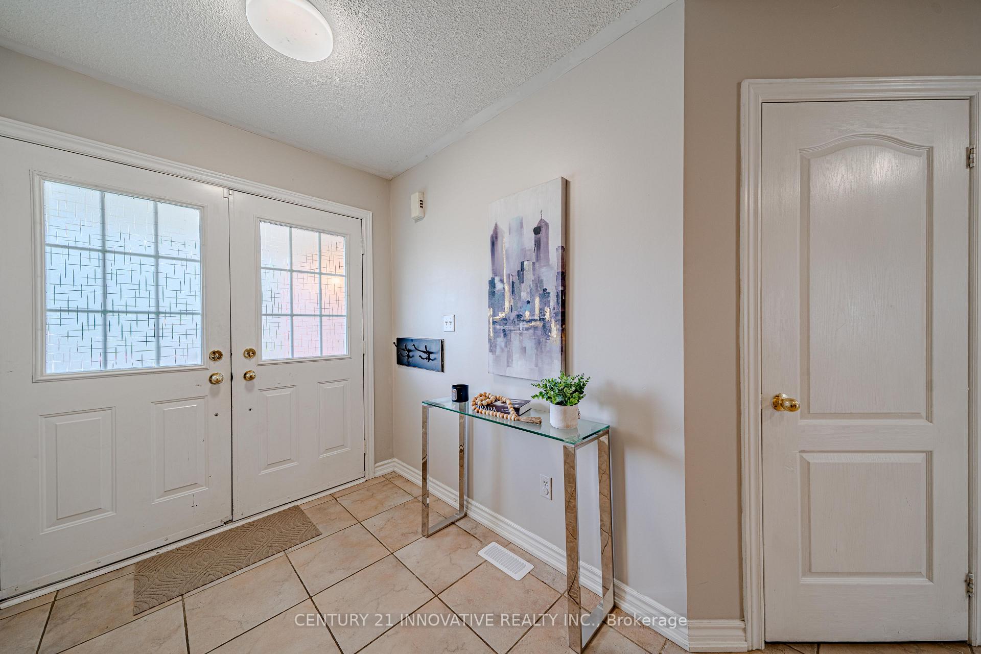 Photo 5 of 30 Castle Green Drive, Whitby, Rolling Acres — HOMEH