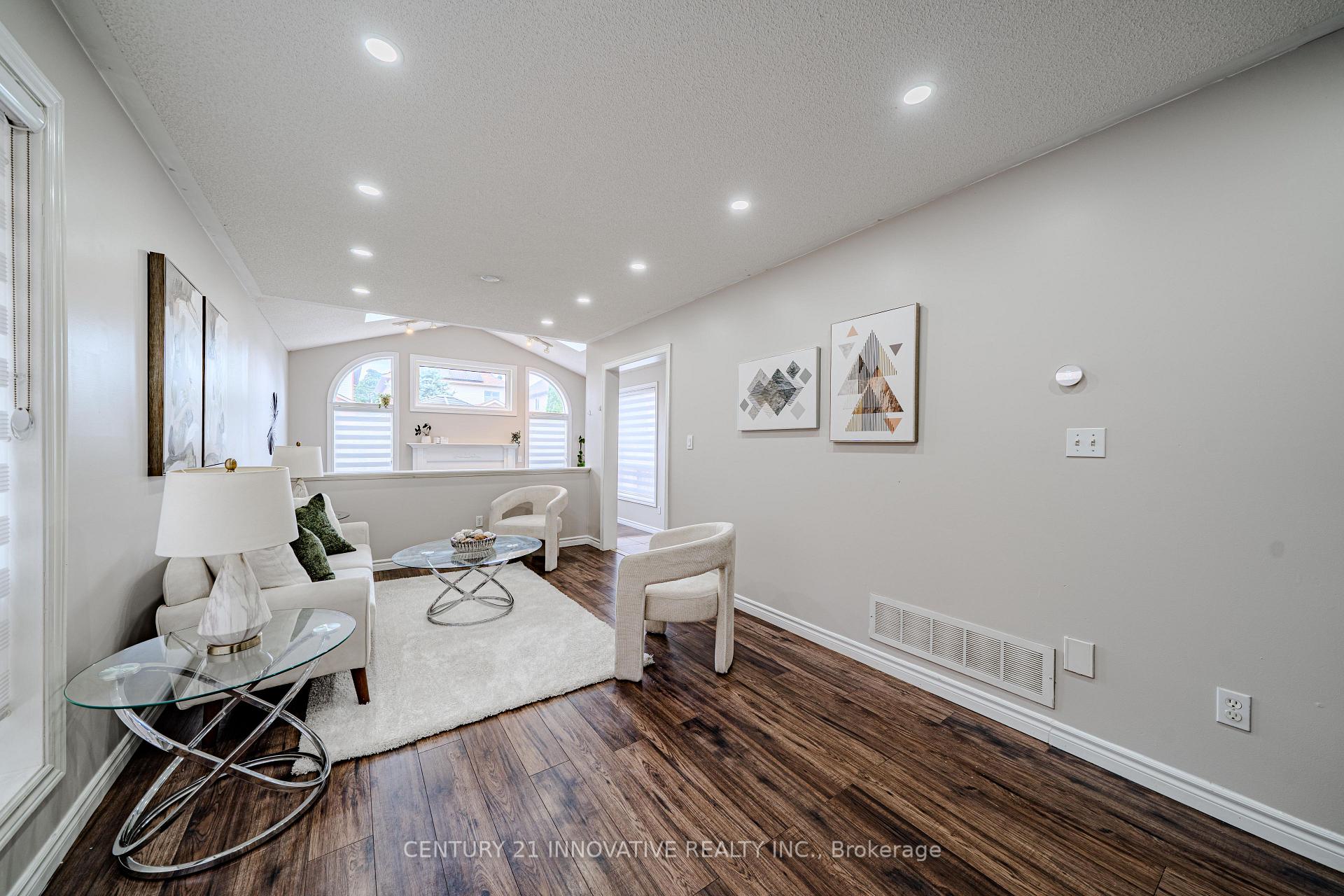 Photo 10 of 30 Castle Green Drive, Whitby, Rolling Acres — HOMEH