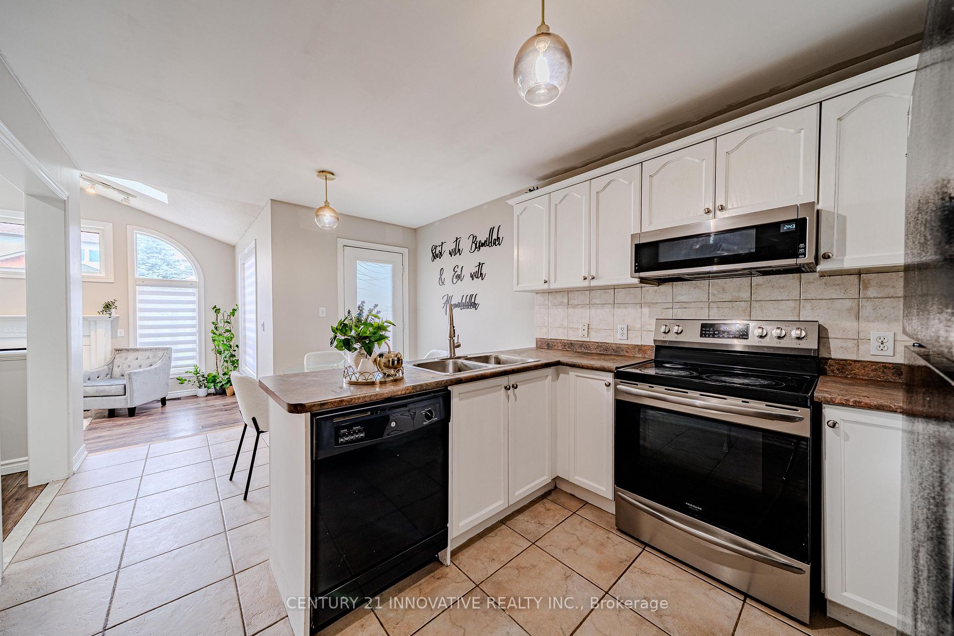 Photo 20 of 30 Castle Green Drive, Whitby, Rolling Acres — HOMEH