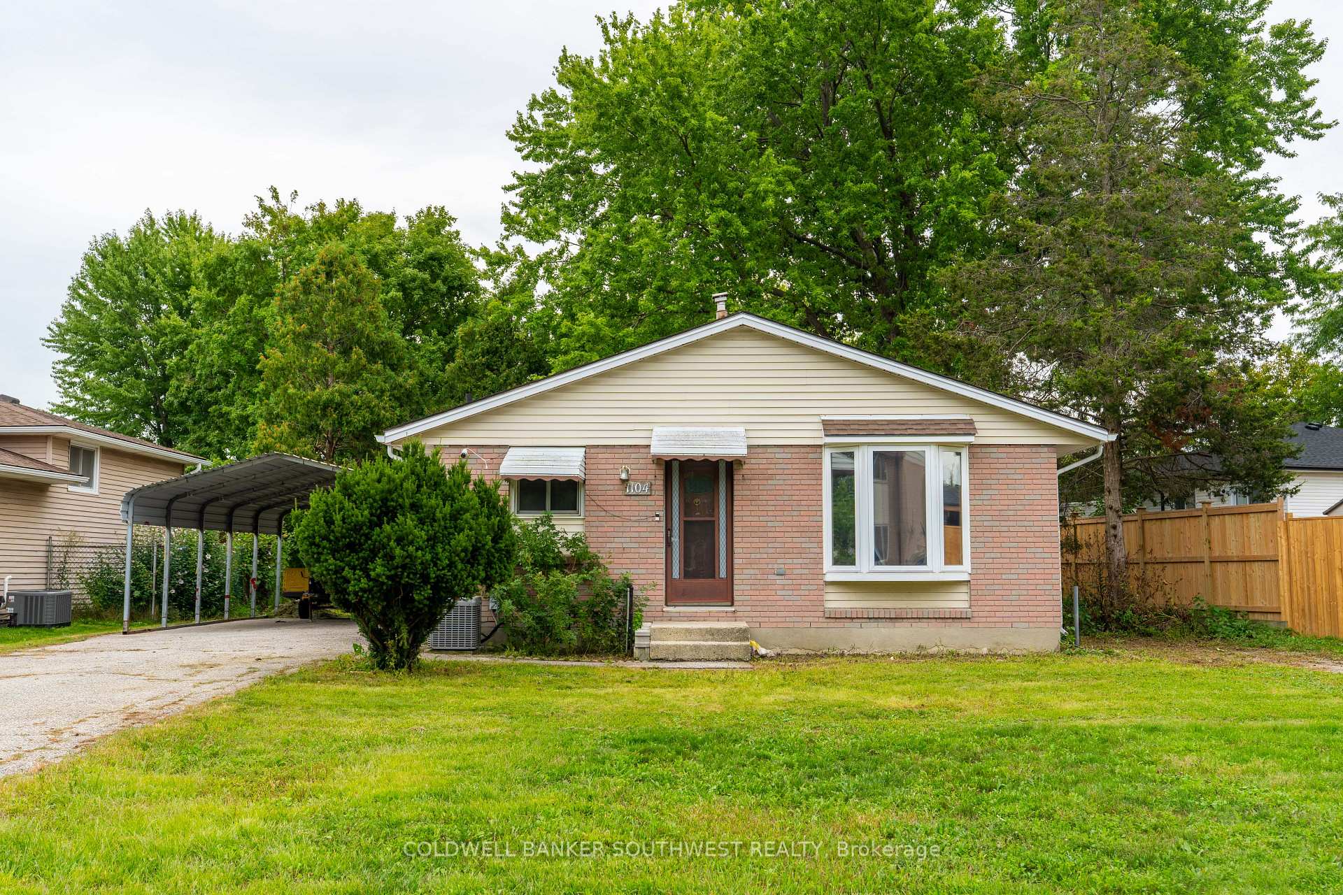 Photo of 1104 Overlea Crescent