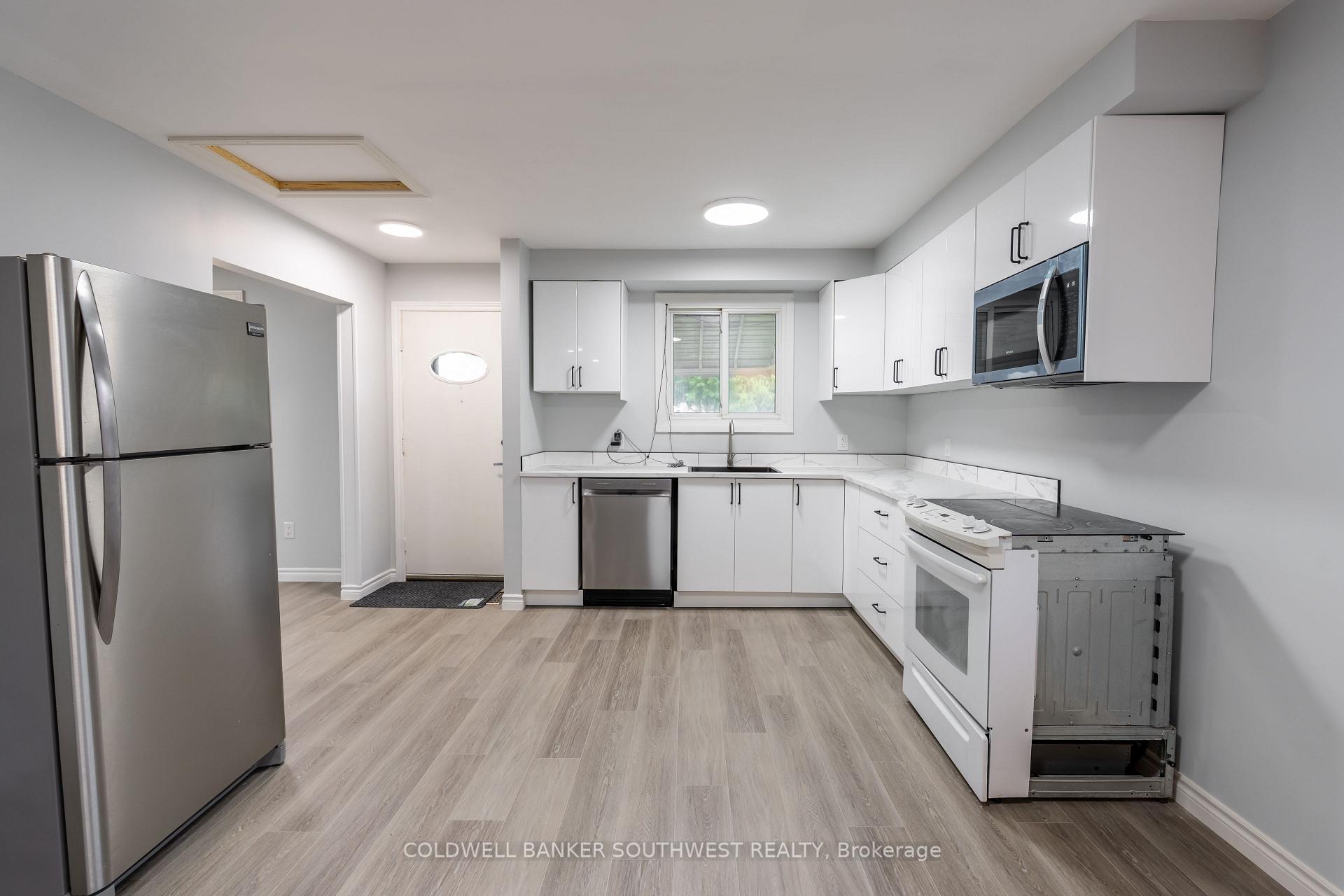 Photo 4 of 1104 Overlea Crescent, Sarnia — HOMEH