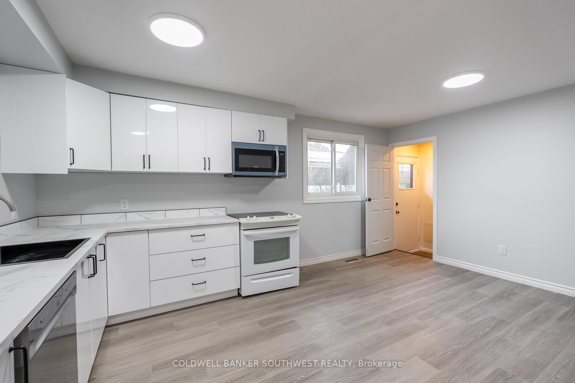 Photo 5 of 1104 Overlea Crescent, Sarnia — HOMEH