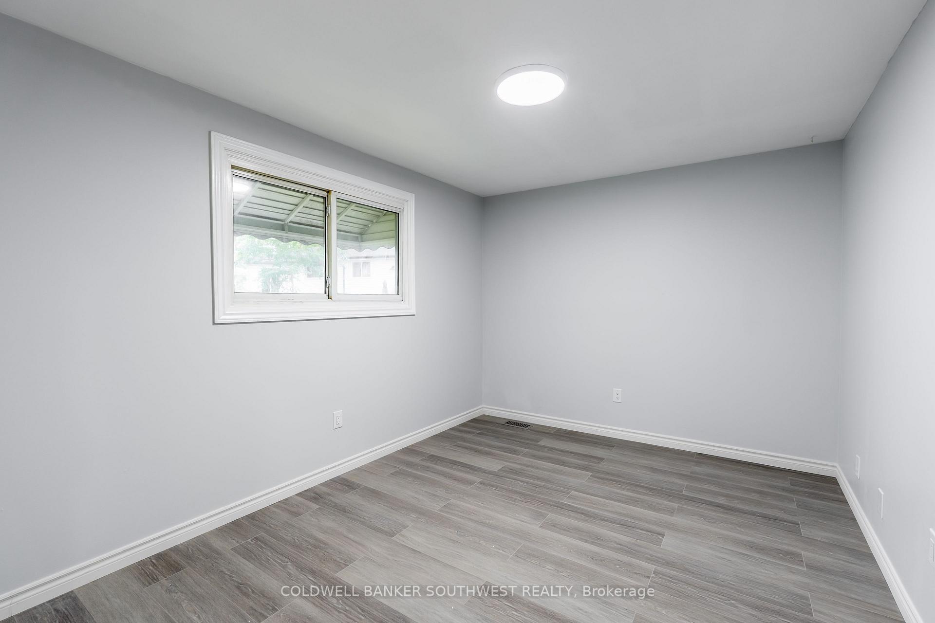 Photo 12 of 1104 Overlea Crescent, Sarnia — HOMEH