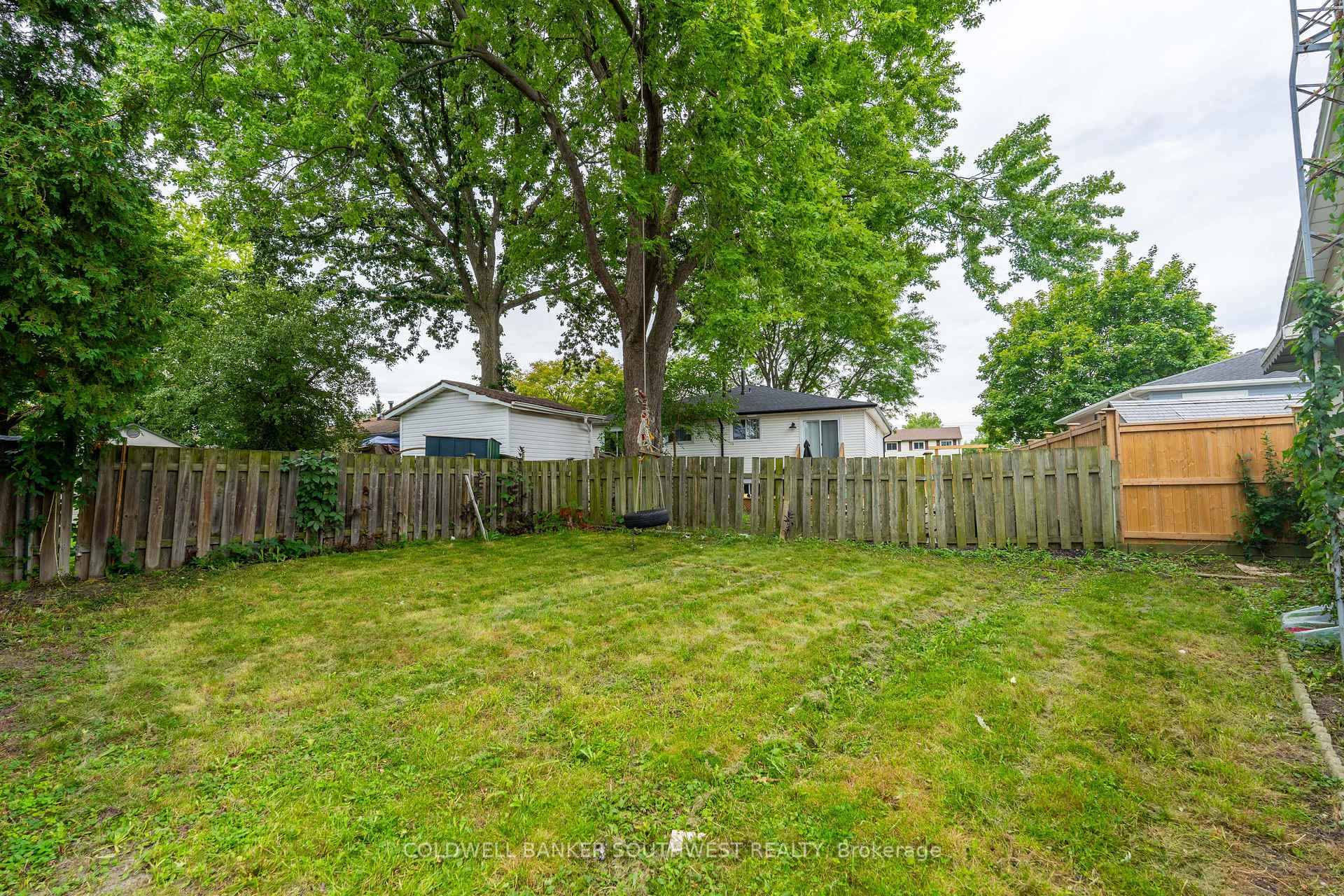 Photo 19 of 1104 Overlea Crescent, Sarnia — HOMEH